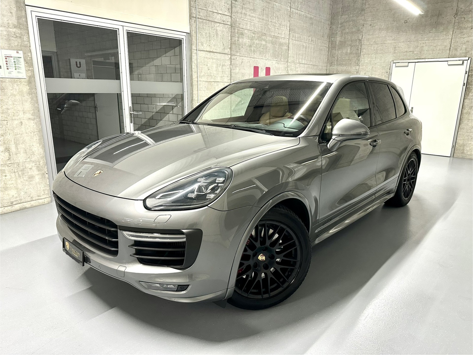 PORSCHE Cayenne GTS-image-2