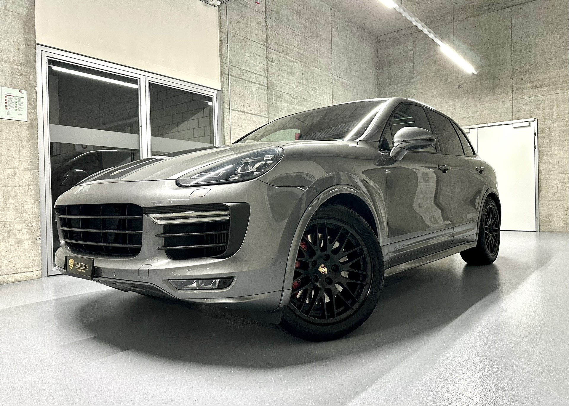 PORSCHE Cayenne GTS-image-1