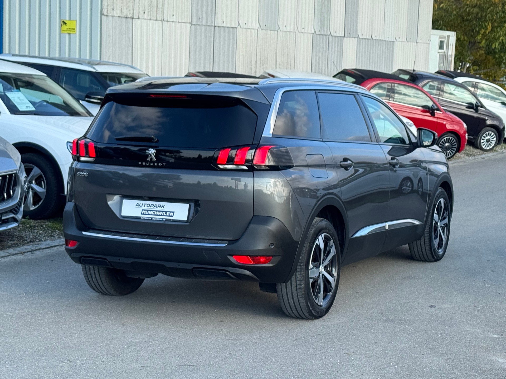 PEUGEOT 5008 1.2 Pure Tech Allure EAT8-image-2