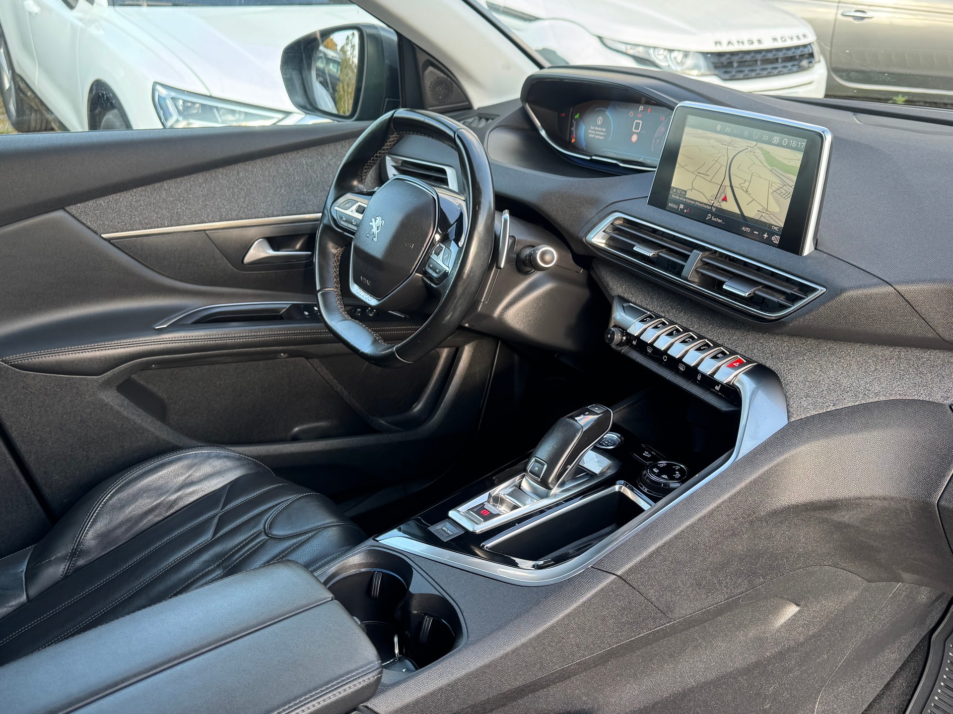 PEUGEOT 5008 1.2 Pure Tech Allure EAT8-image-5