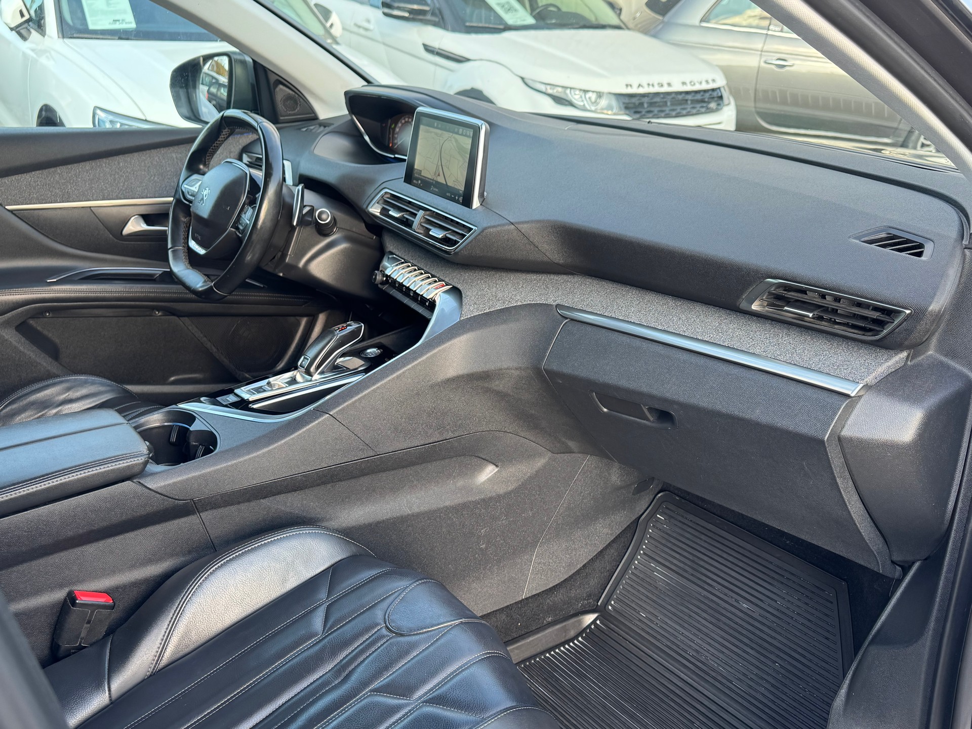 PEUGEOT 5008 1.2 Pure Tech Allure EAT8-image-4