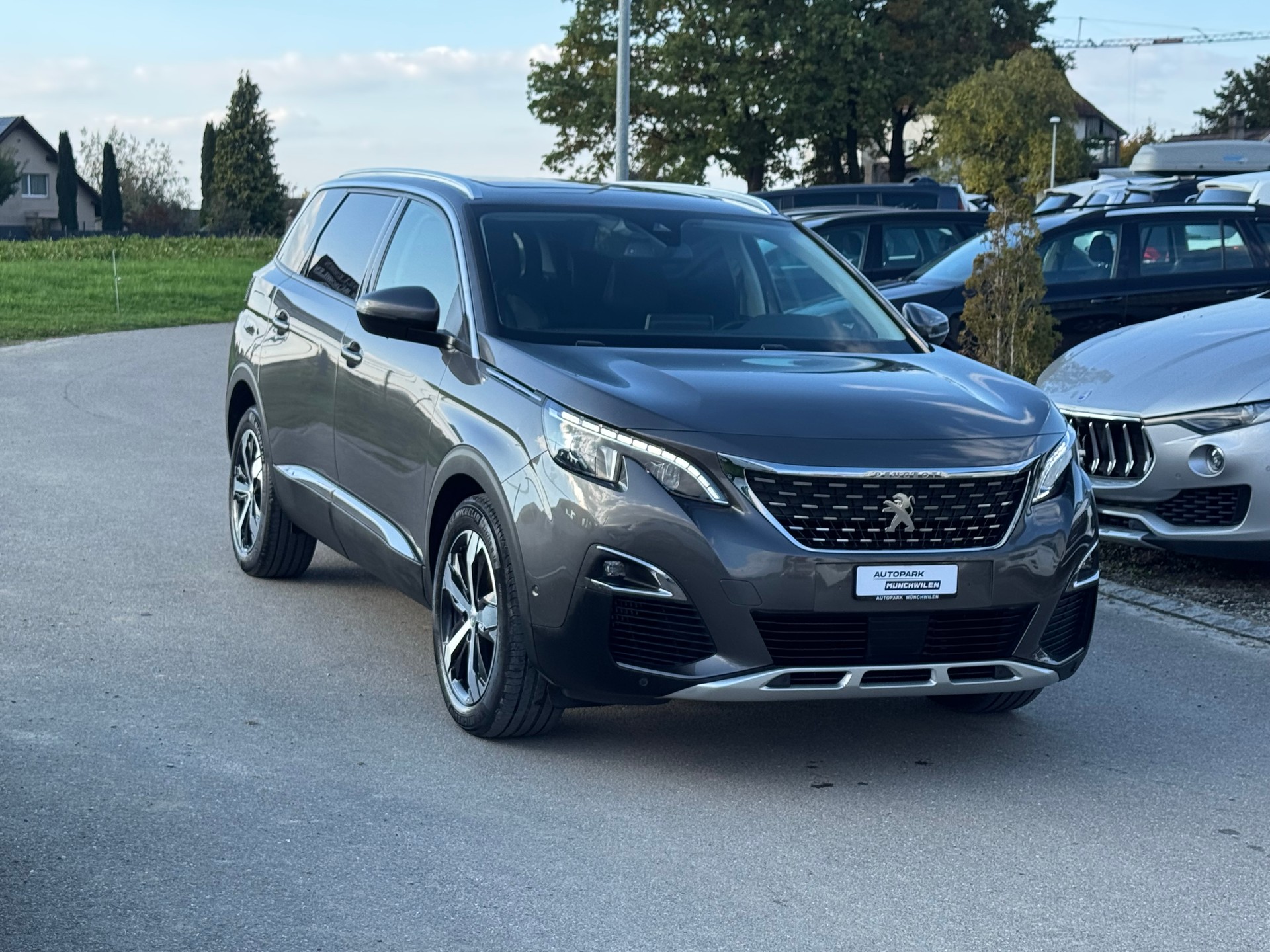 PEUGEOT 5008 1.2 Pure Tech Allure EAT8-image-1