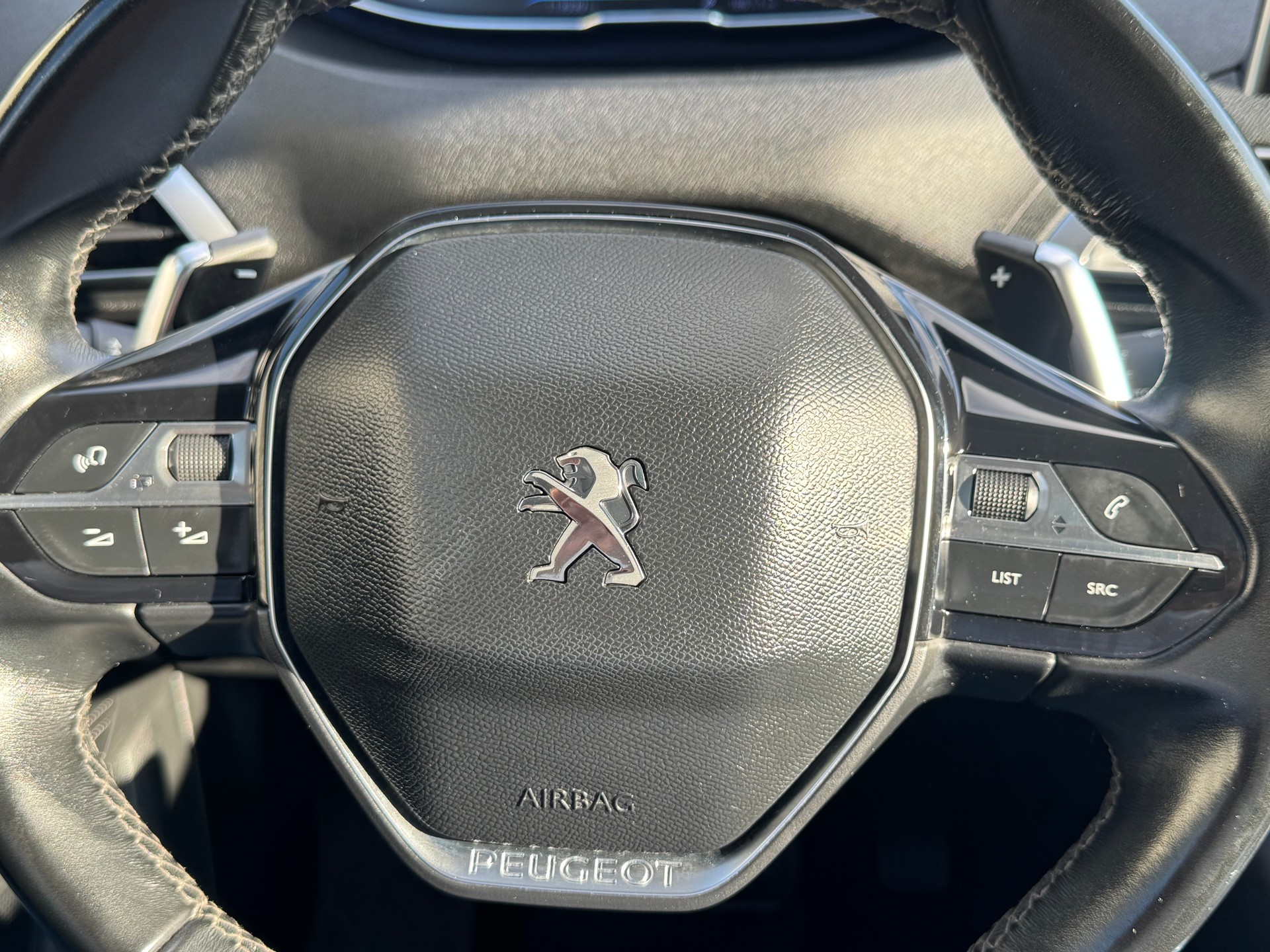 PEUGEOT 5008 1.2 Pure Tech Allure EAT8-image-14