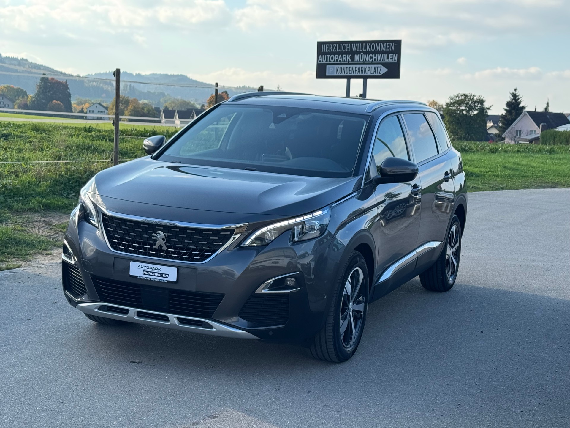 PEUGEOT 5008 1.2 Pure Tech Allure EAT8-image-0