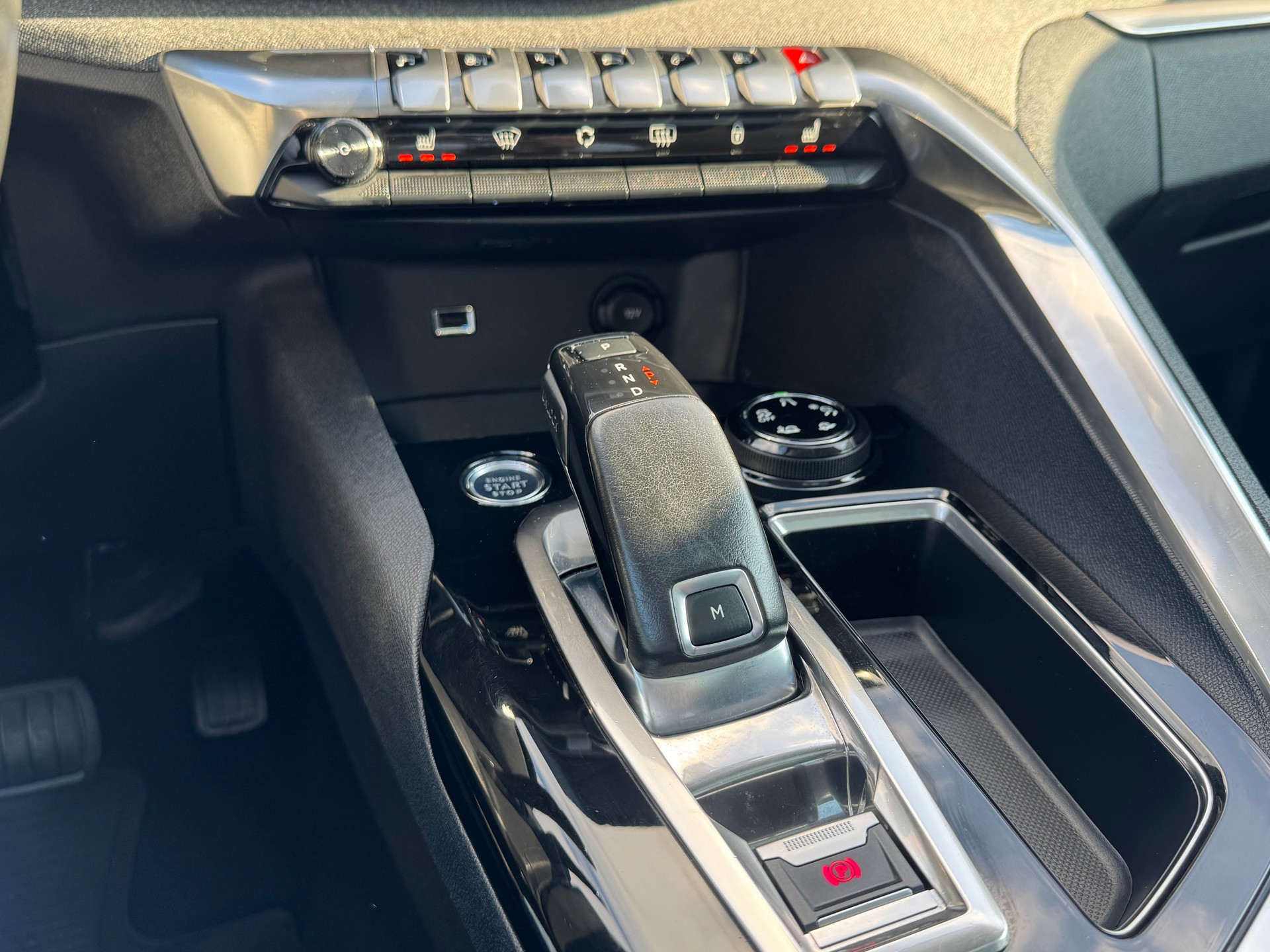 PEUGEOT 5008 1.2 Pure Tech Allure EAT8-image-12