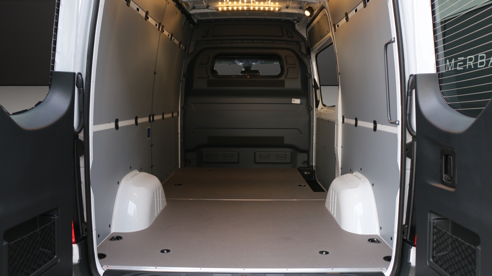 MERCEDES-BENZ eSprinter 320 PRO KA 3665mm S Worker-image-8