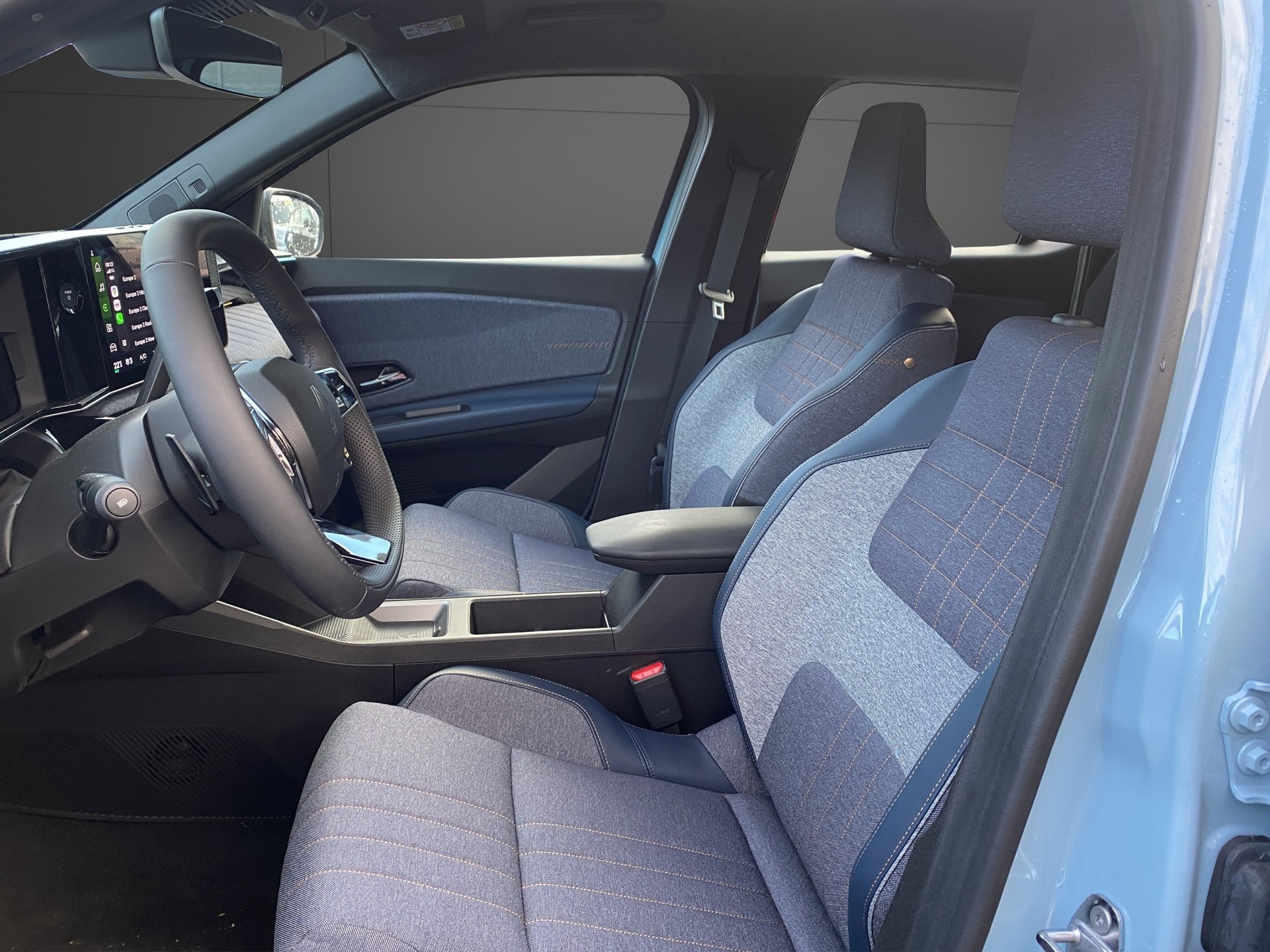 RENAULT R4 E-Tech Comfort Range 52 kWh Techno-image-8