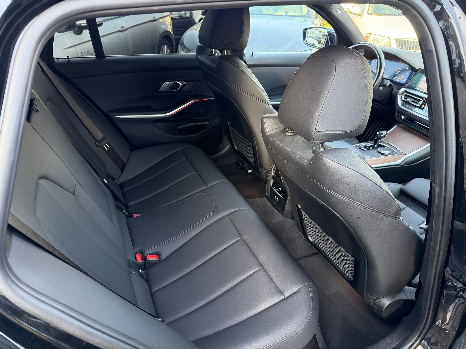 BMW 320d xDrive 48V Touring Sport Line Steptronic-image-15