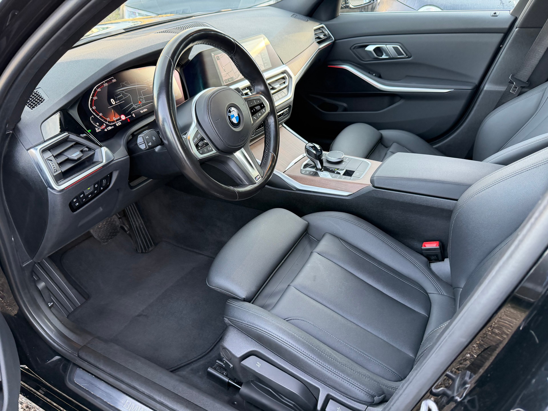 BMW 320d xDrive 48V Touring Sport Line Steptronic-image-12