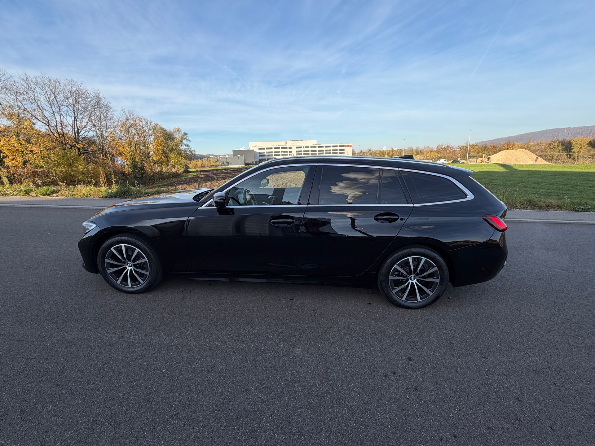 BMW 320d xDrive 48V Touring Sport Line Steptronic-image-8