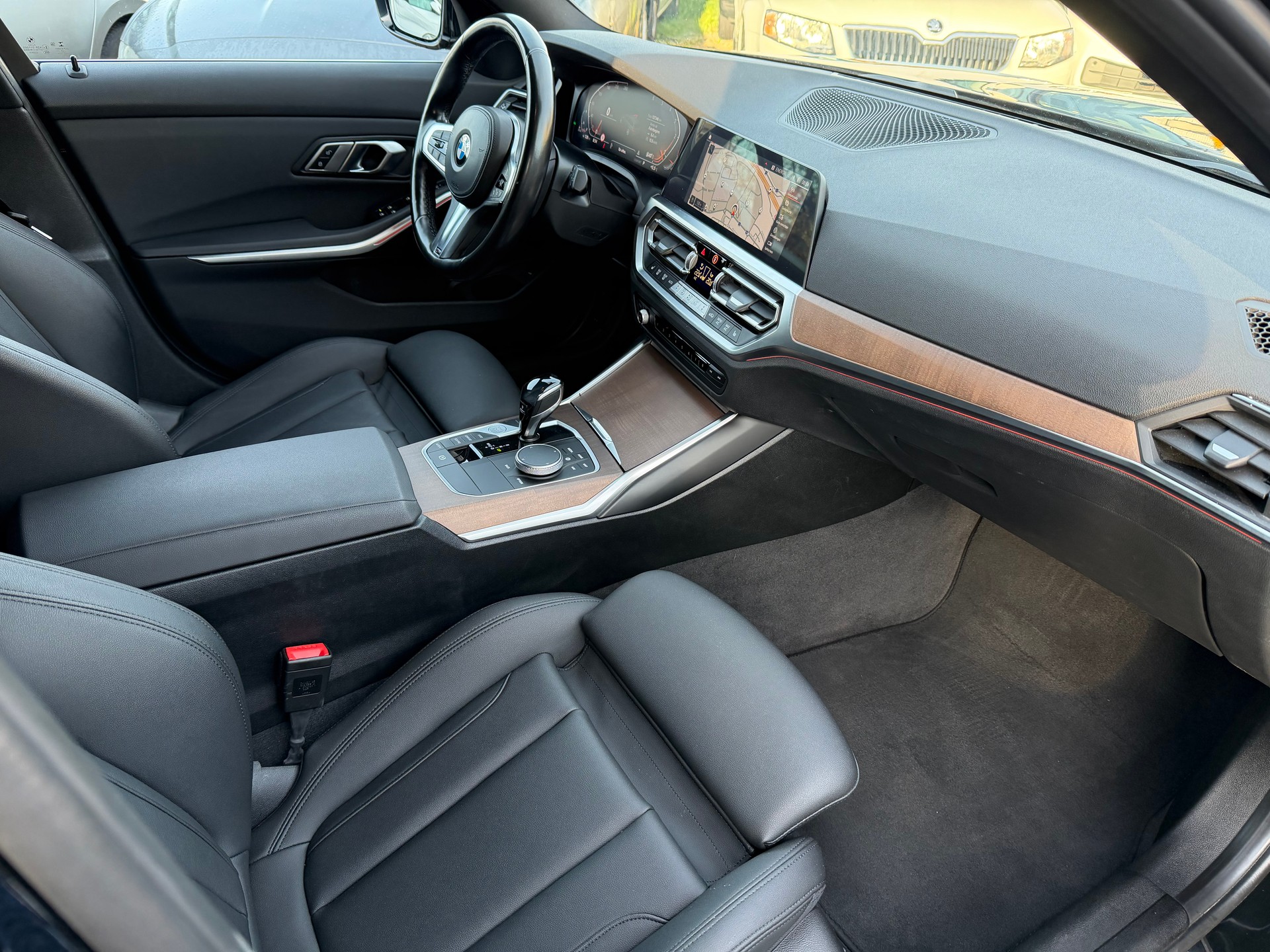 BMW 320d xDrive 48V Touring Sport Line Steptronic-image-16