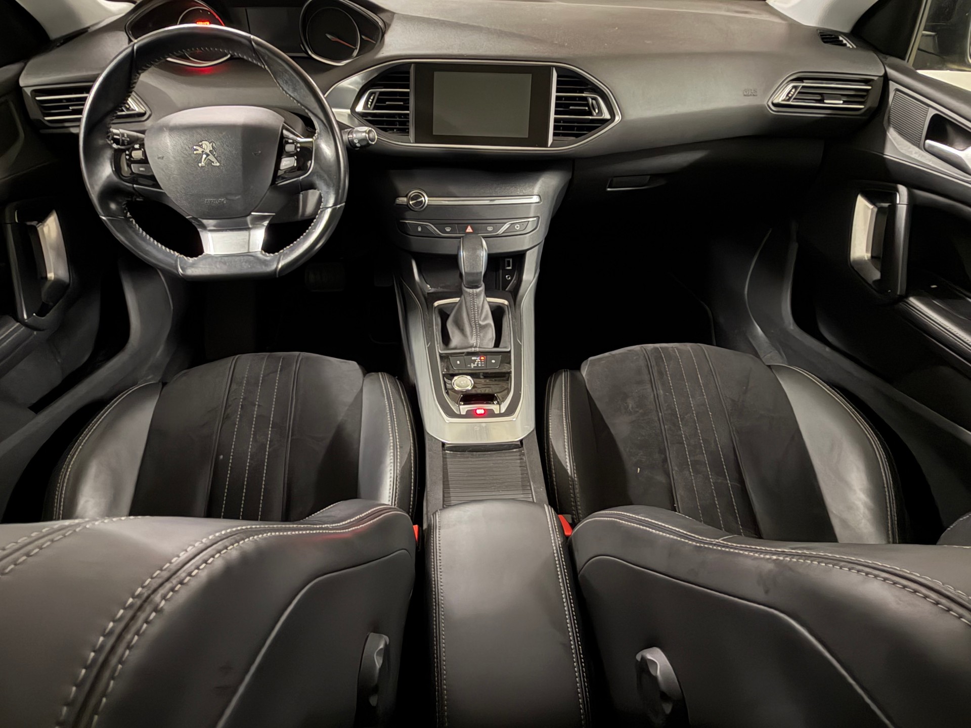 PEUGEOT 308 SW 1.2 THP Féline Automatic-image-10