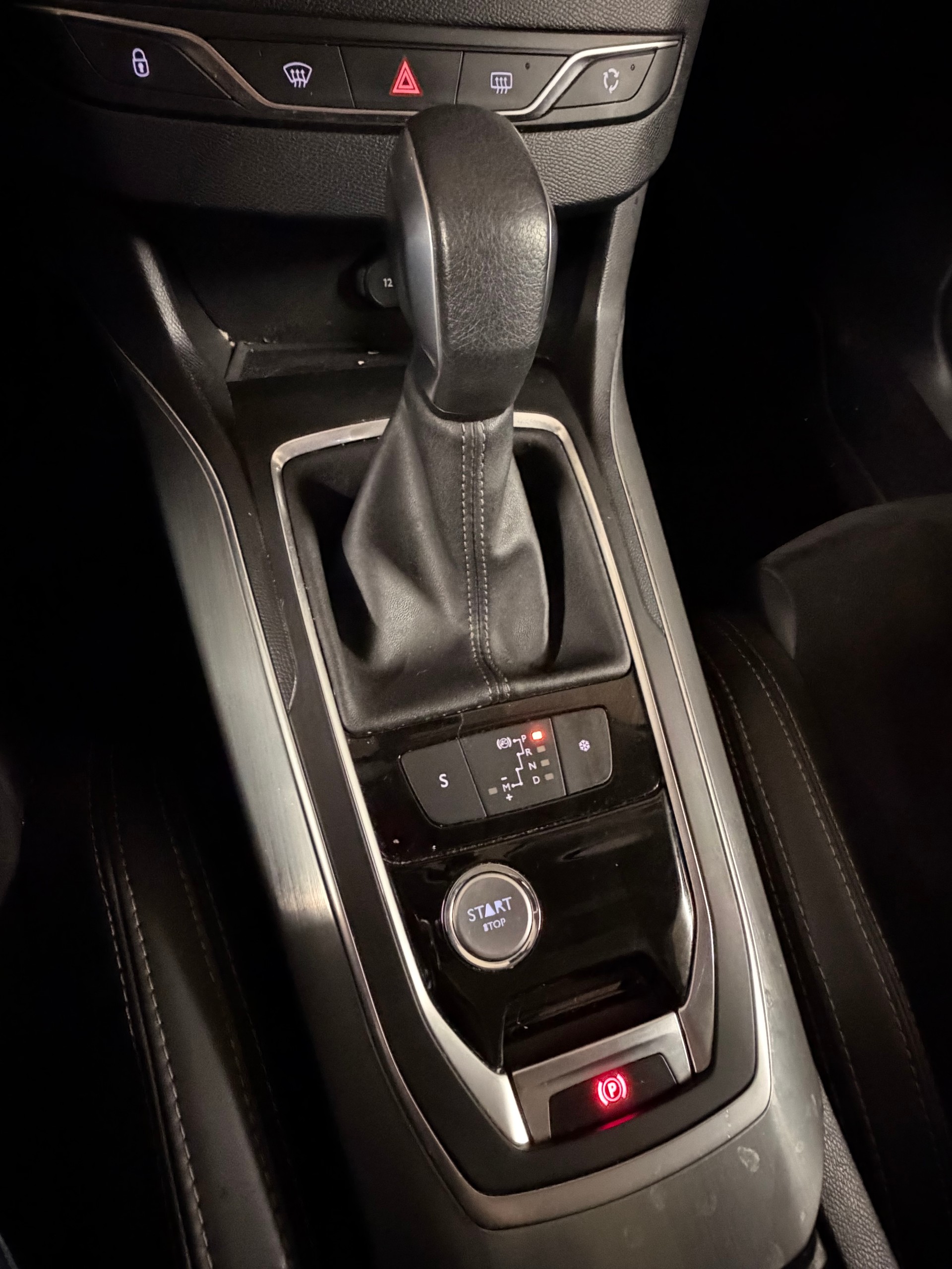 PEUGEOT 308 SW 1.2 THP Féline Automatic-image-12