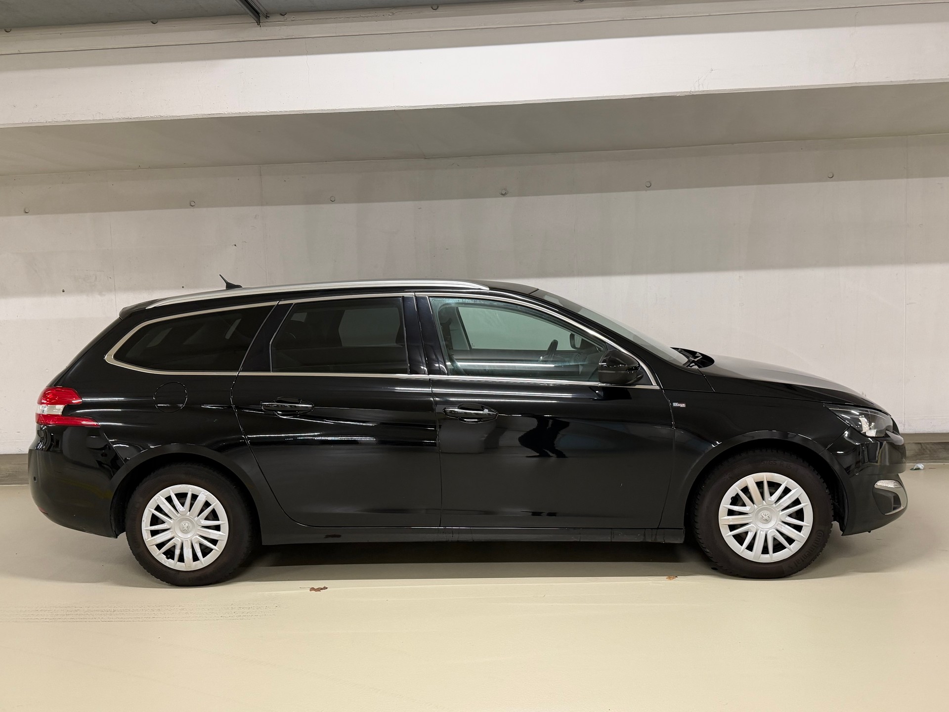 PEUGEOT 308 SW 1.2 THP Féline Automatic-image-3