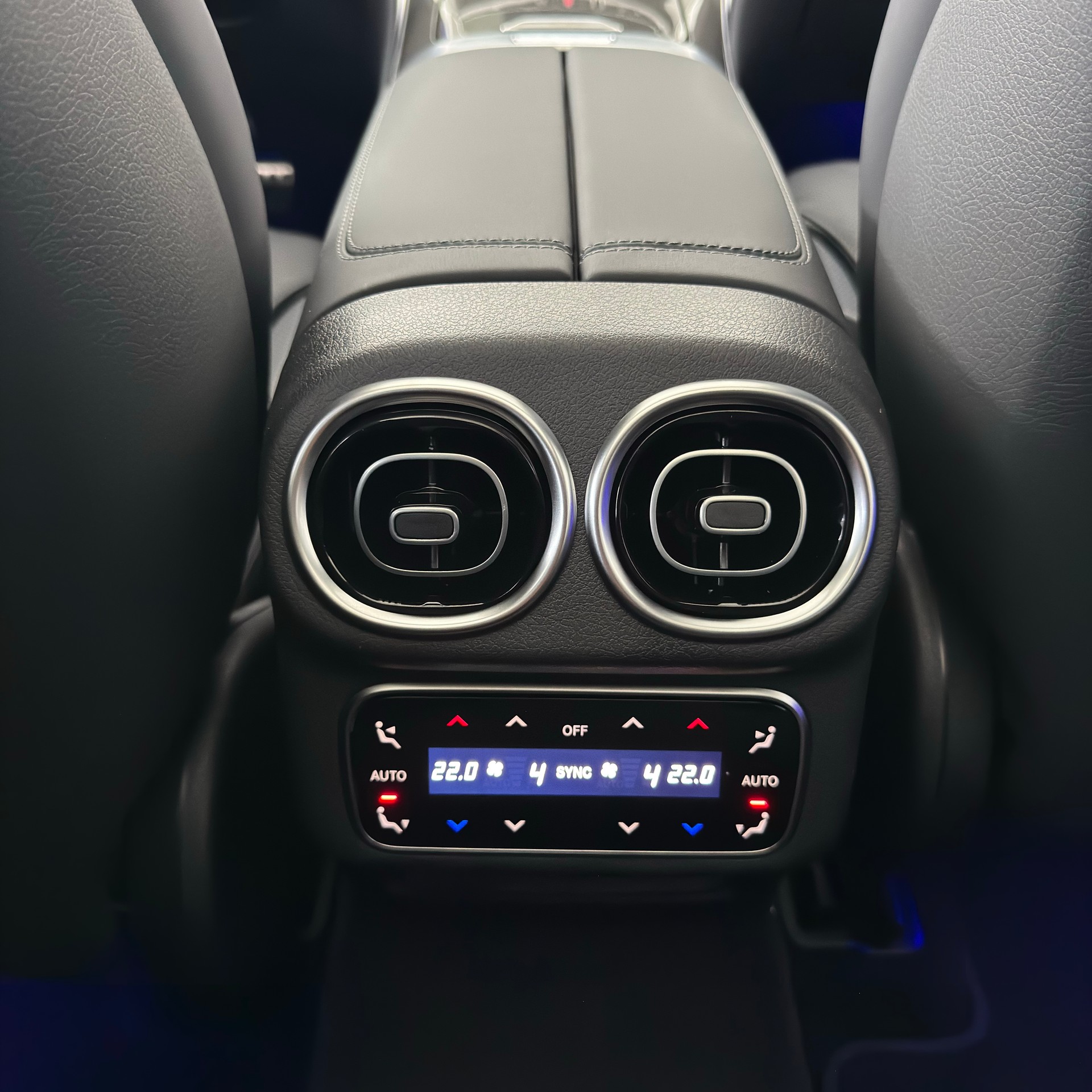 MERCEDES-BENZ GLC 300 4MATIC-image-15