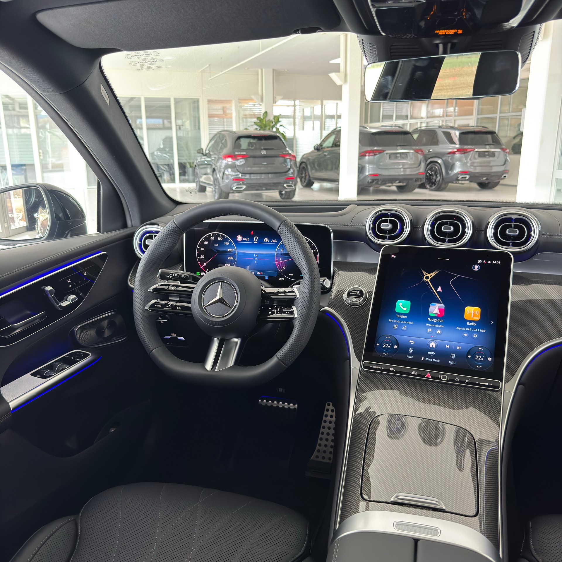 MERCEDES-BENZ GLC 300 4MATIC-image-12