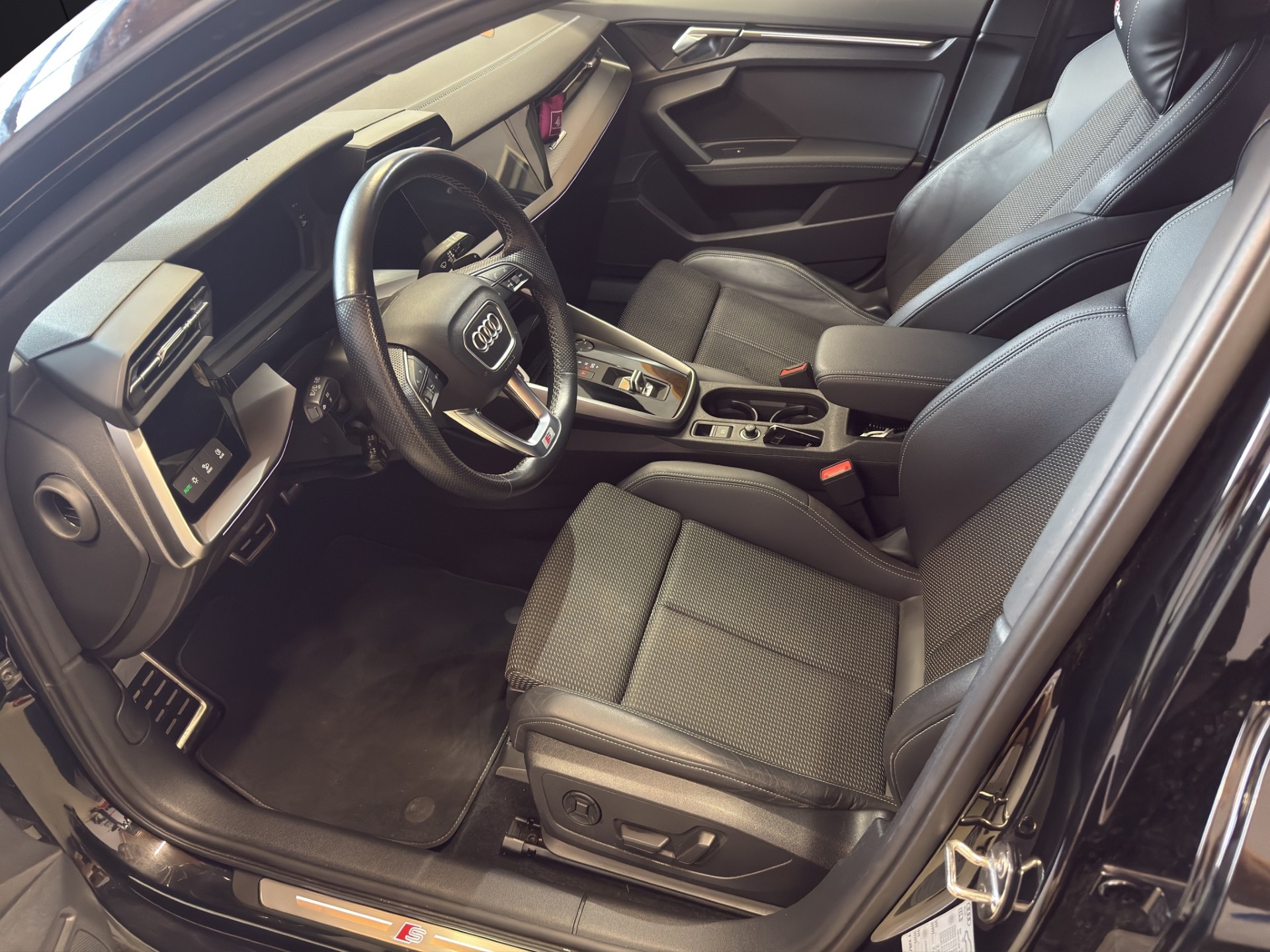 AUDI A3 Sportback 35 TFSI S line S-tronic-image-9