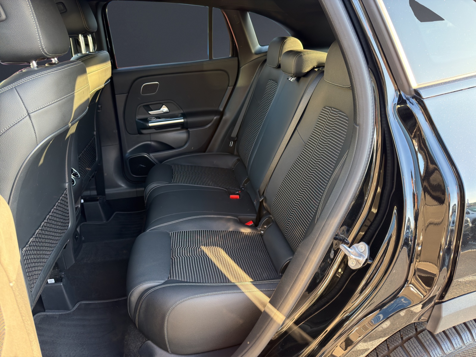 Image MERCEDES-BENZ GLA-220 GLA 220d 4Matic Progressive 8G-DCT