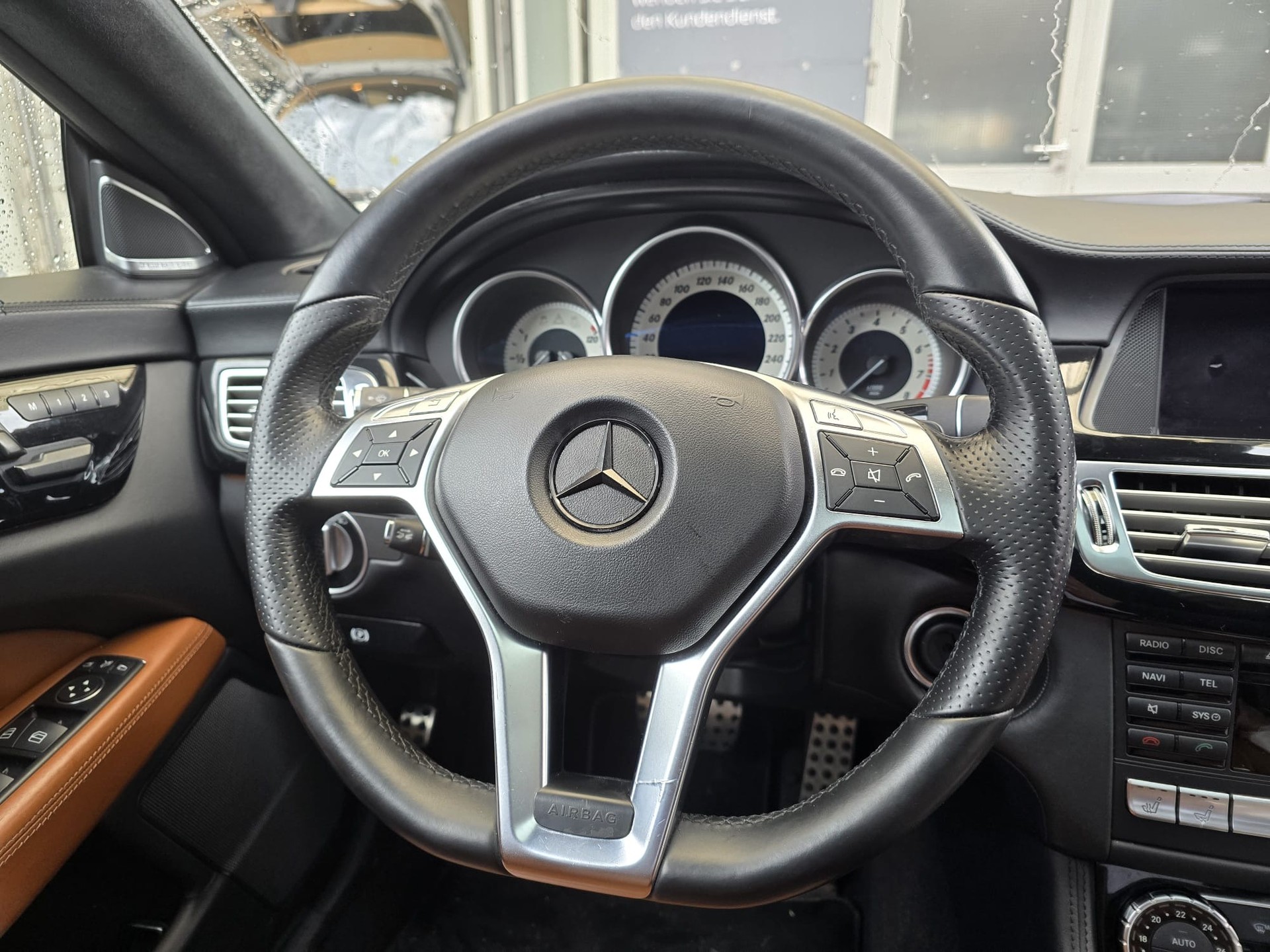 MERCEDES-BENZ CLS 500 4Matic 7G-Tronic-image-16