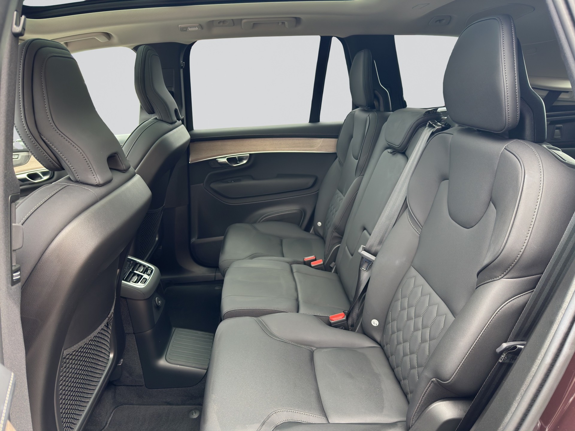 VOLVO XC90 T8 eAWD PluginHybrid Plus Dark Geartronic FACELIFT Black Edition-image-7
