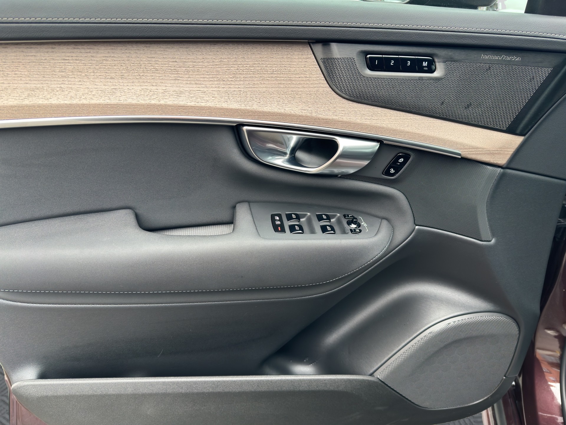 VOLVO XC90 T8 eAWD PluginHybrid Plus Dark Geartronic FACELIFT Black Edition-image-8