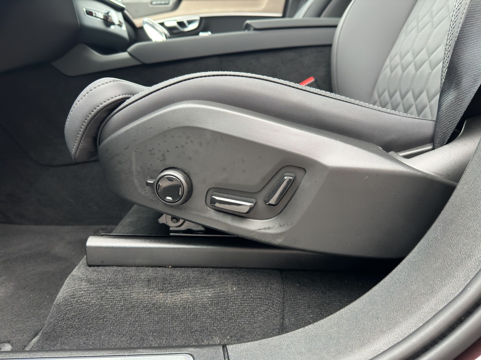 VOLVO XC90 T8 eAWD PluginHybrid Plus Dark Geartronic FACELIFT Black Edition-image-9