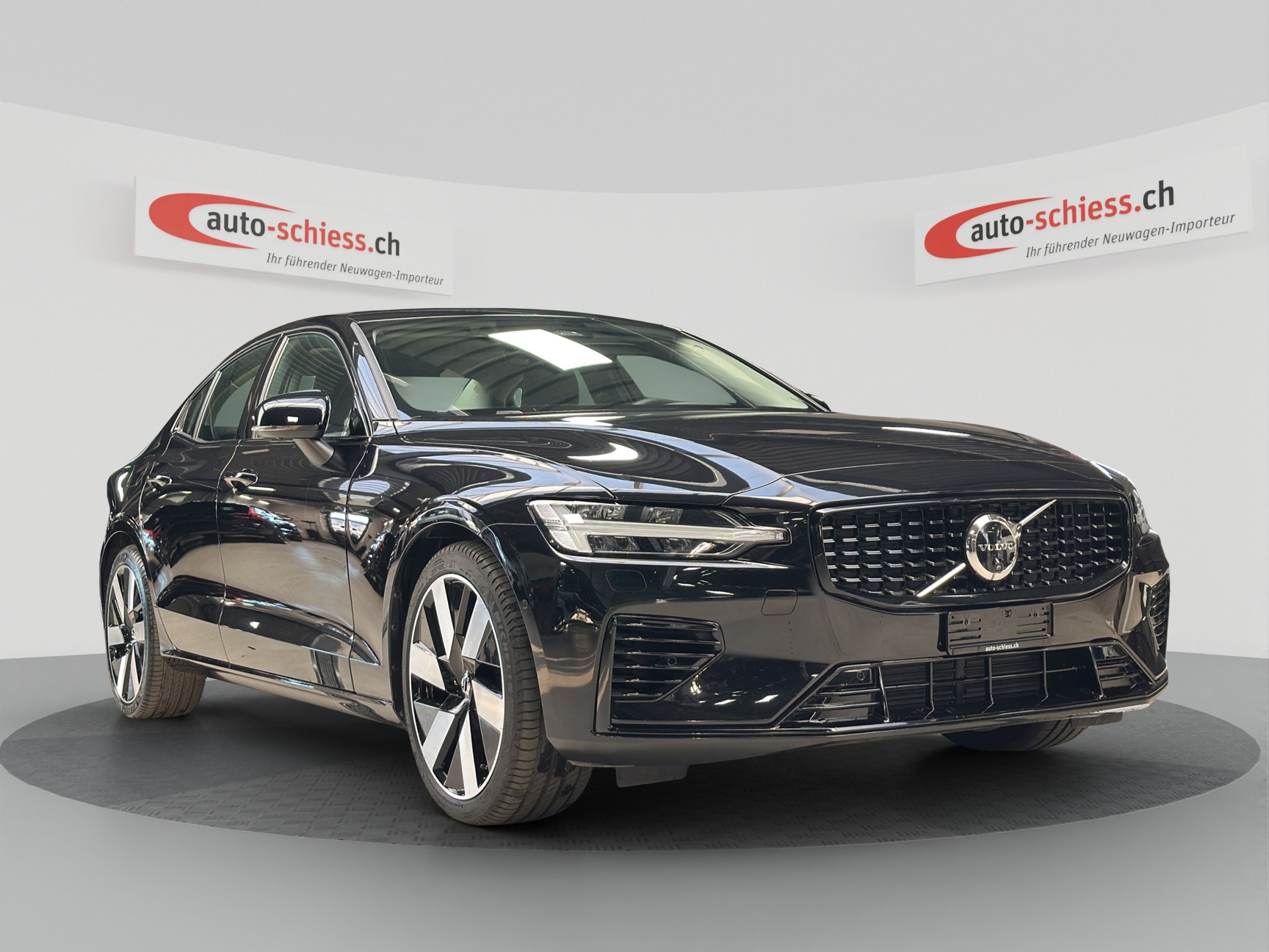 VOLVO S60 T8 e AWD Ultimate Dark Geartronic-image-0