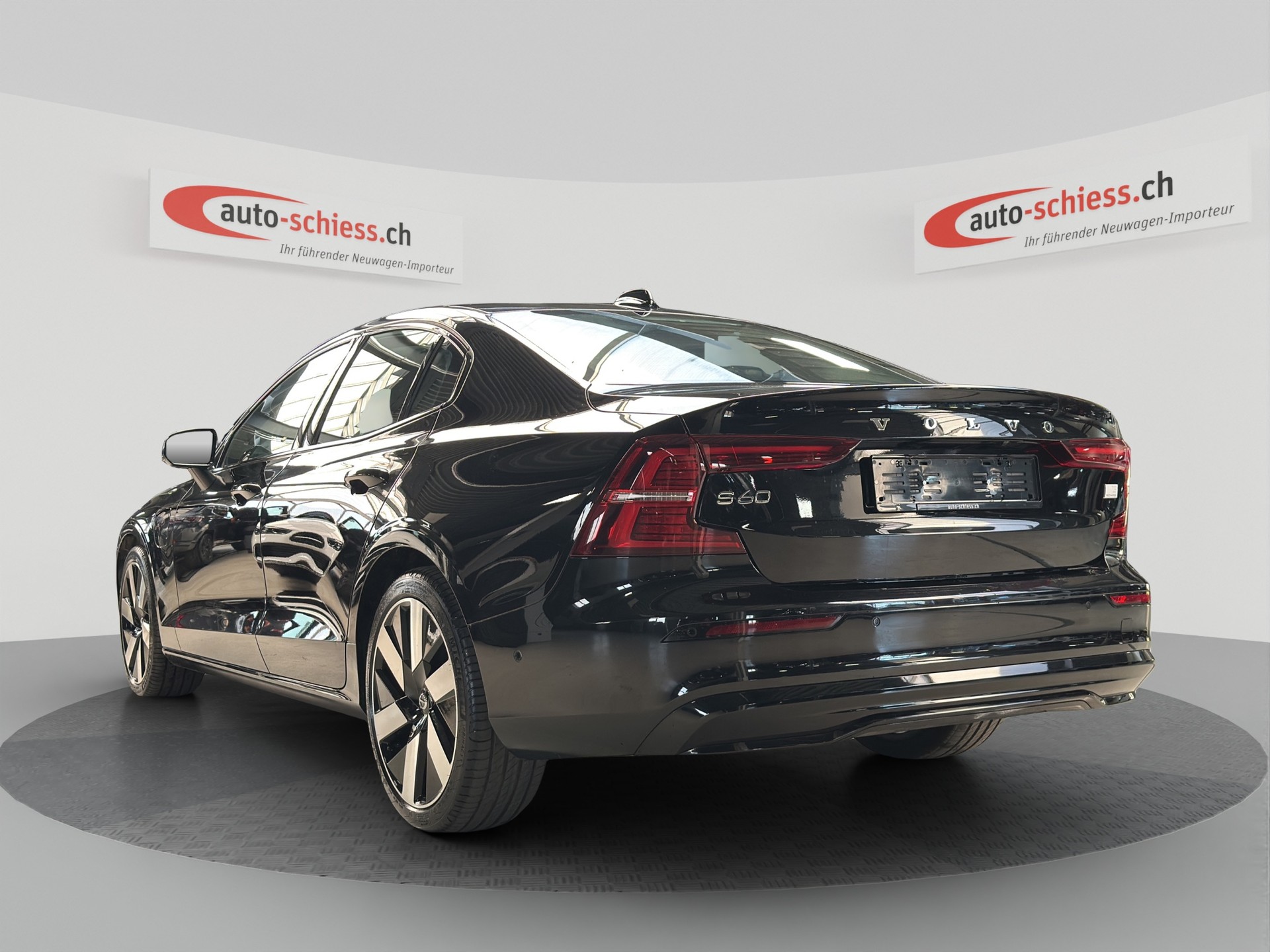 VOLVO S60 T8 e AWD Ultimate Dark Geartronic-image-2