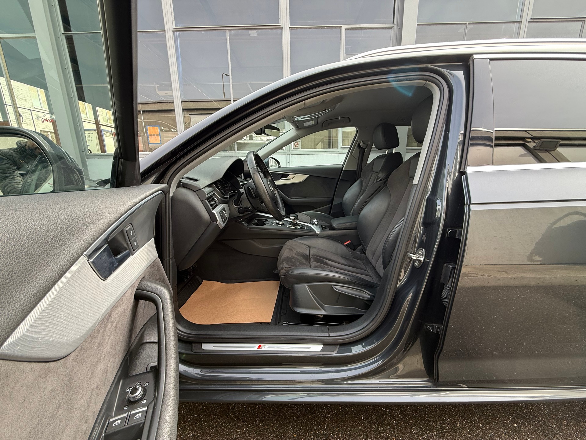 AUDI A4 Avant 2.0 TDI quattro S-tronic *S-Line *CH Fahrzeug * Frisch Ab MFK *Tempomat *Zwei Schlüssel *8 Fach bereift-image-8