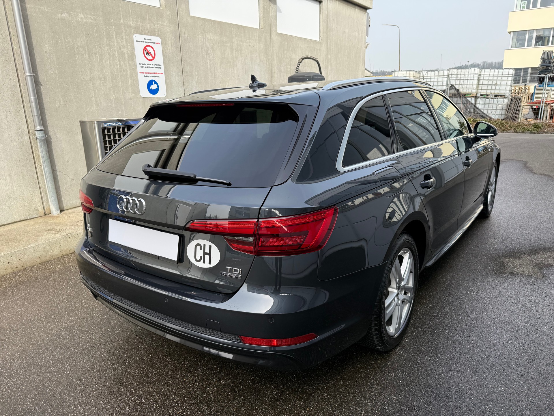 AUDI A4 Avant 2.0 TDI quattro S-tronic *S-Line *CH Fahrzeug * Frisch Ab MFK *Tempomat *Zwei Schlüssel *8 Fach bereift-image-4