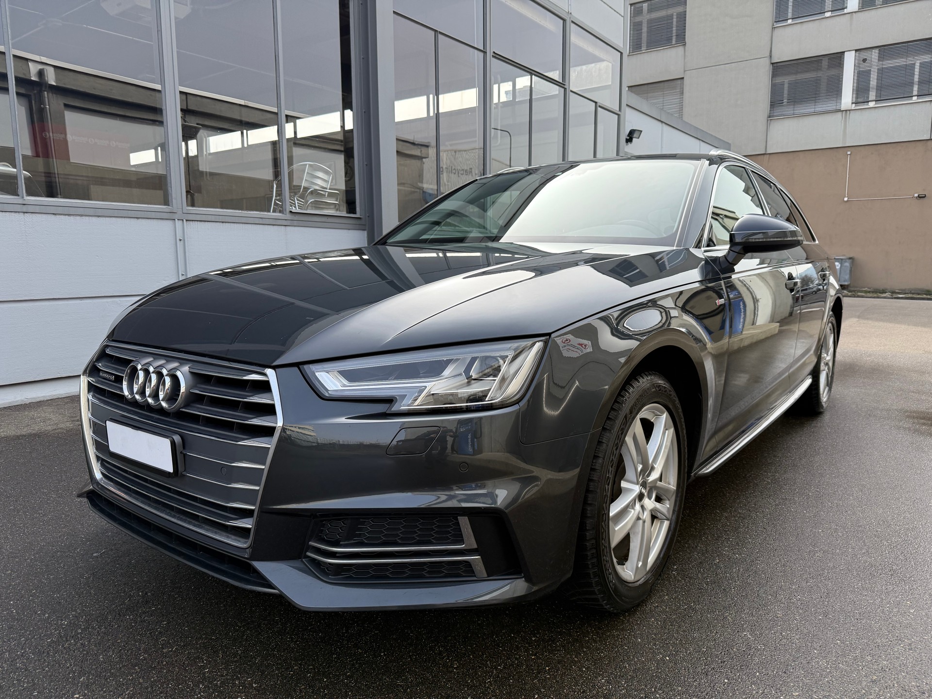 AUDI A4 Avant 2.0 TDI quattro S-tronic *S-Line *CH Fahrzeug * Frisch Ab MFK *Tempomat *Zwei Schlüssel *8 Fach bereift-image-1