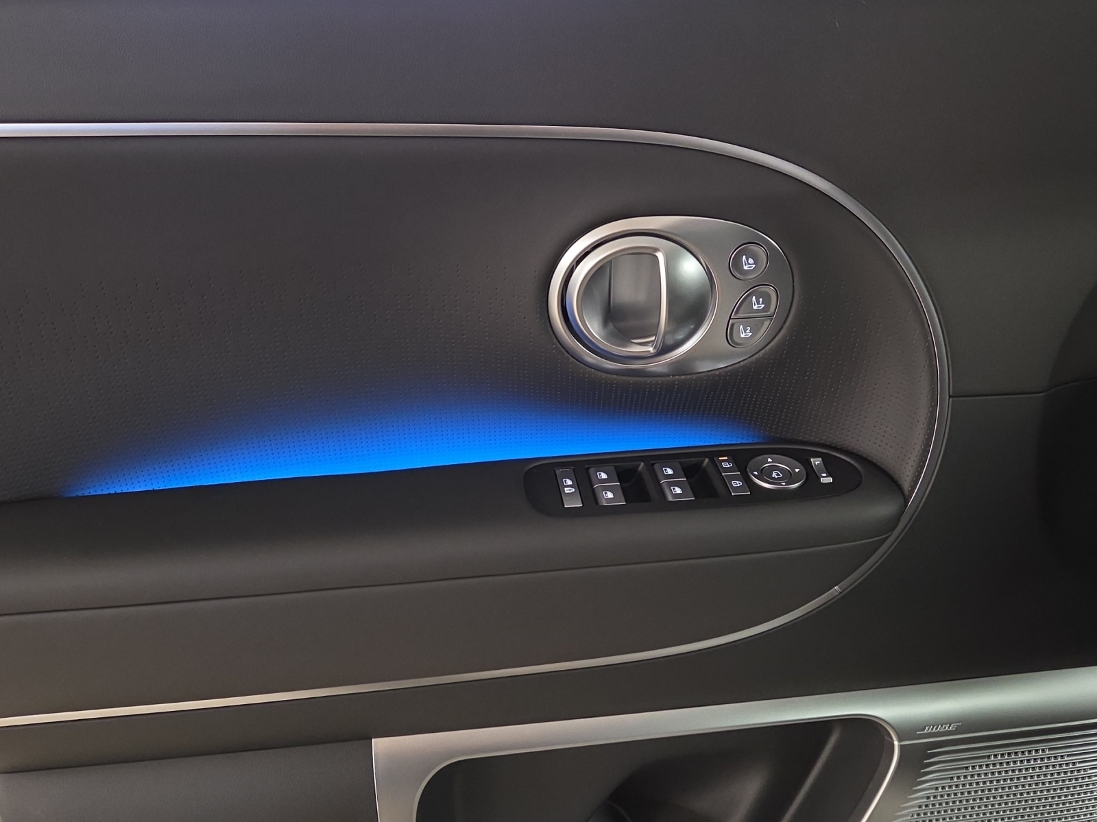 HYUNDAI Ioniq 9 110kWh Vertex Caligraphy 4WD-image-9