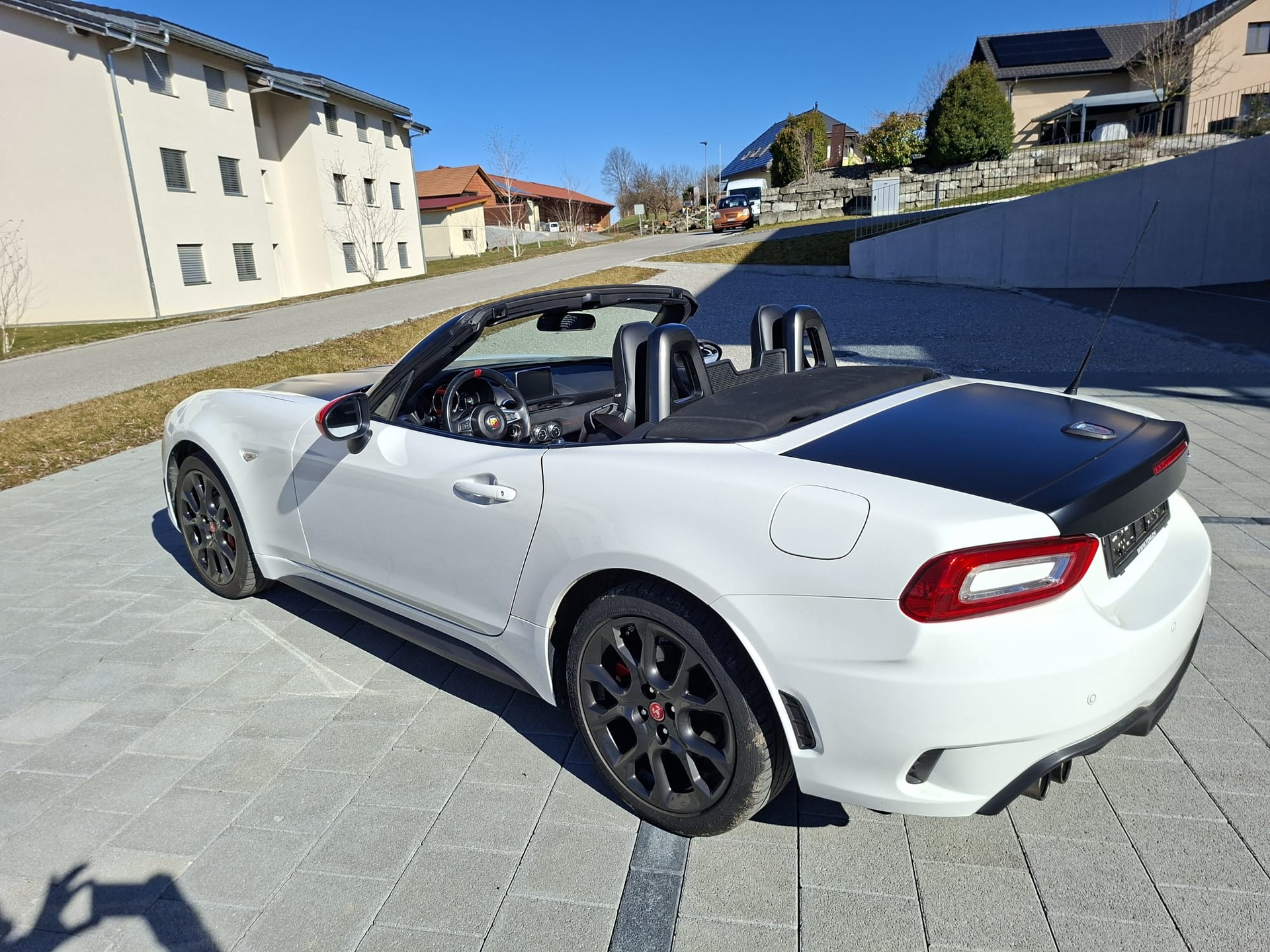 FIAT 124 Spider 1.4 TB Abarth Automatic-image-4