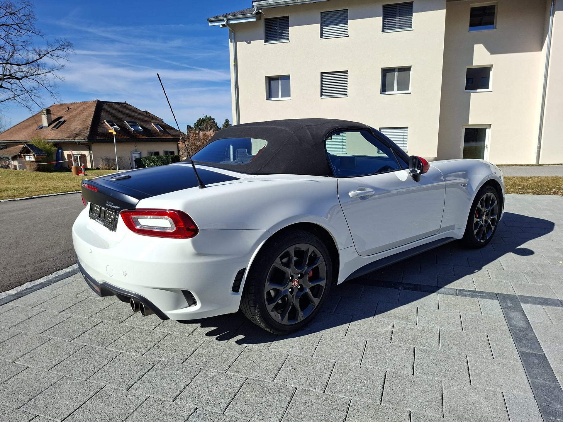 FIAT 124 Spider 1.4 TB Abarth Automatic-image-2