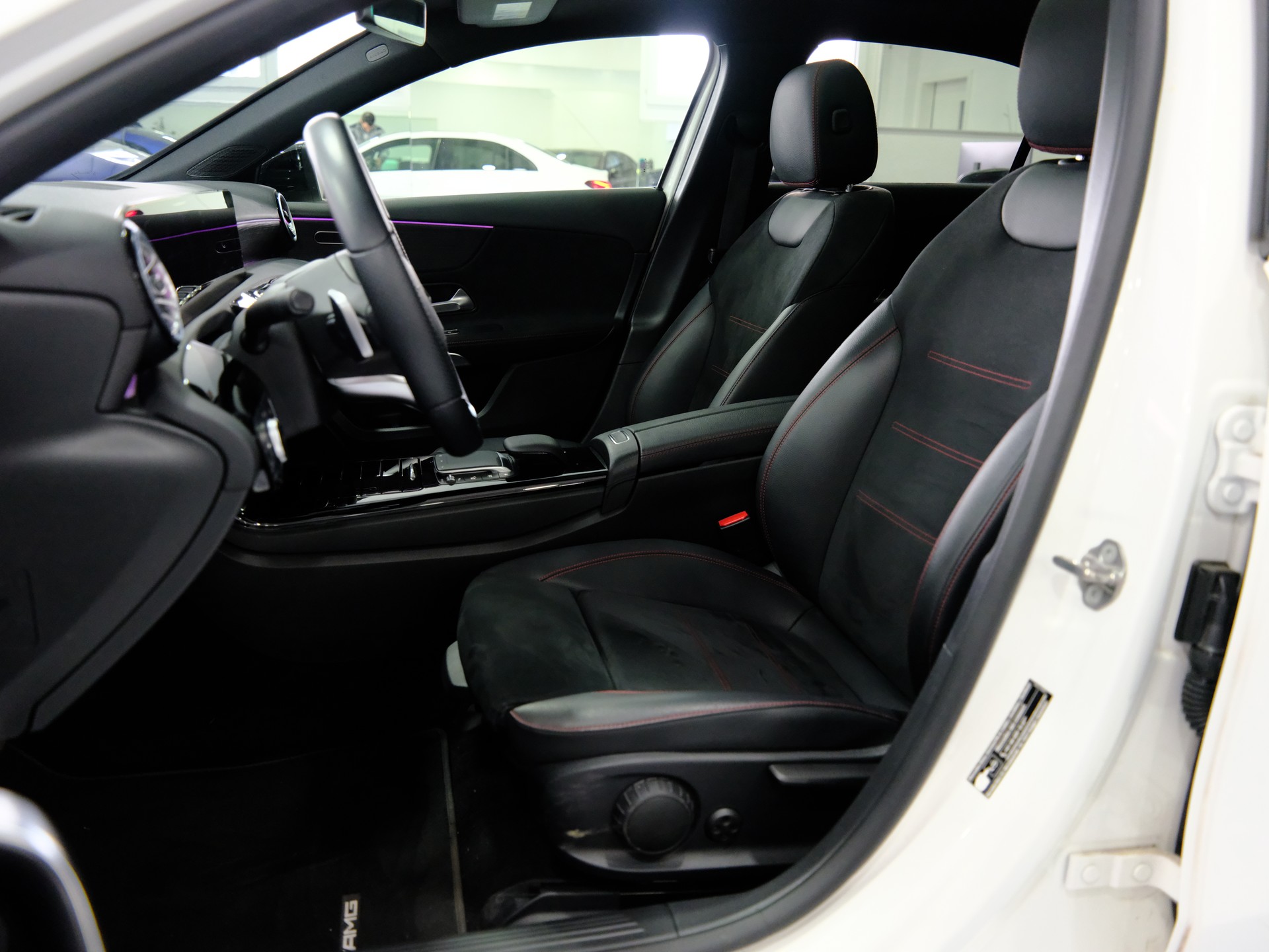 MERCEDES-BENZ A 200 AMG Line 7G-DCT-image-10