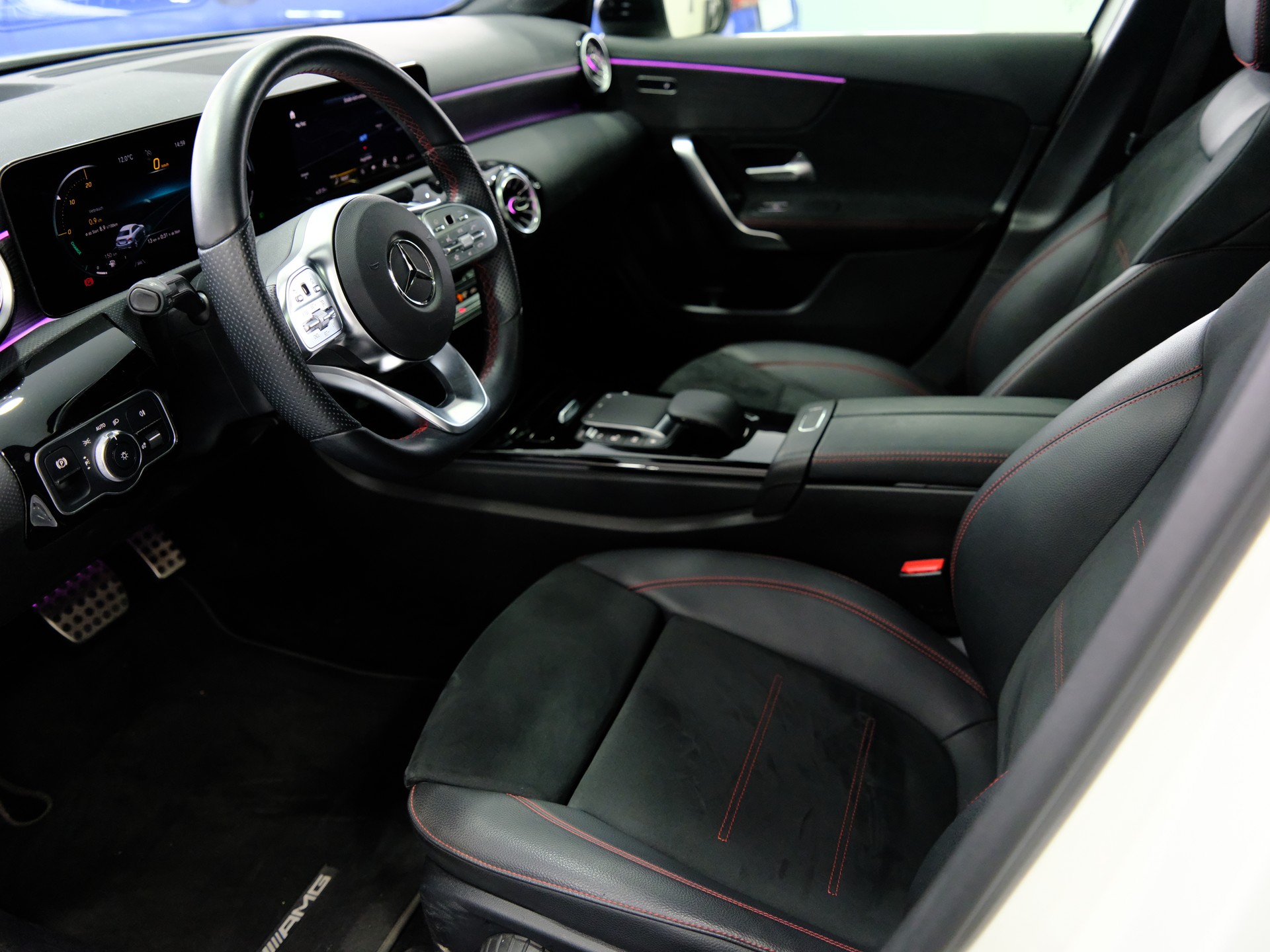 MERCEDES-BENZ A 200 AMG Line 7G-DCT-image-9