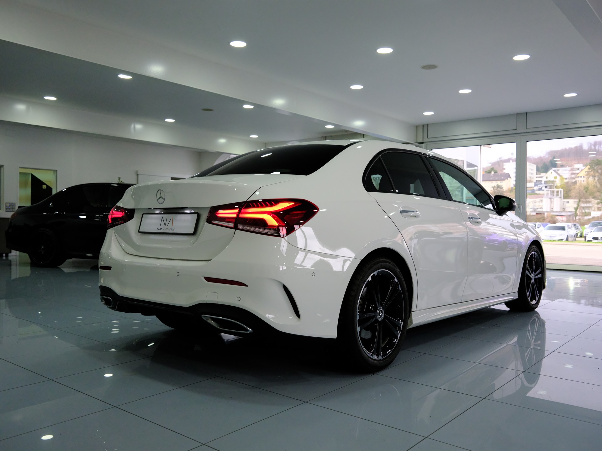 MERCEDES-BENZ A 200 AMG Line 7G-DCT-image-6