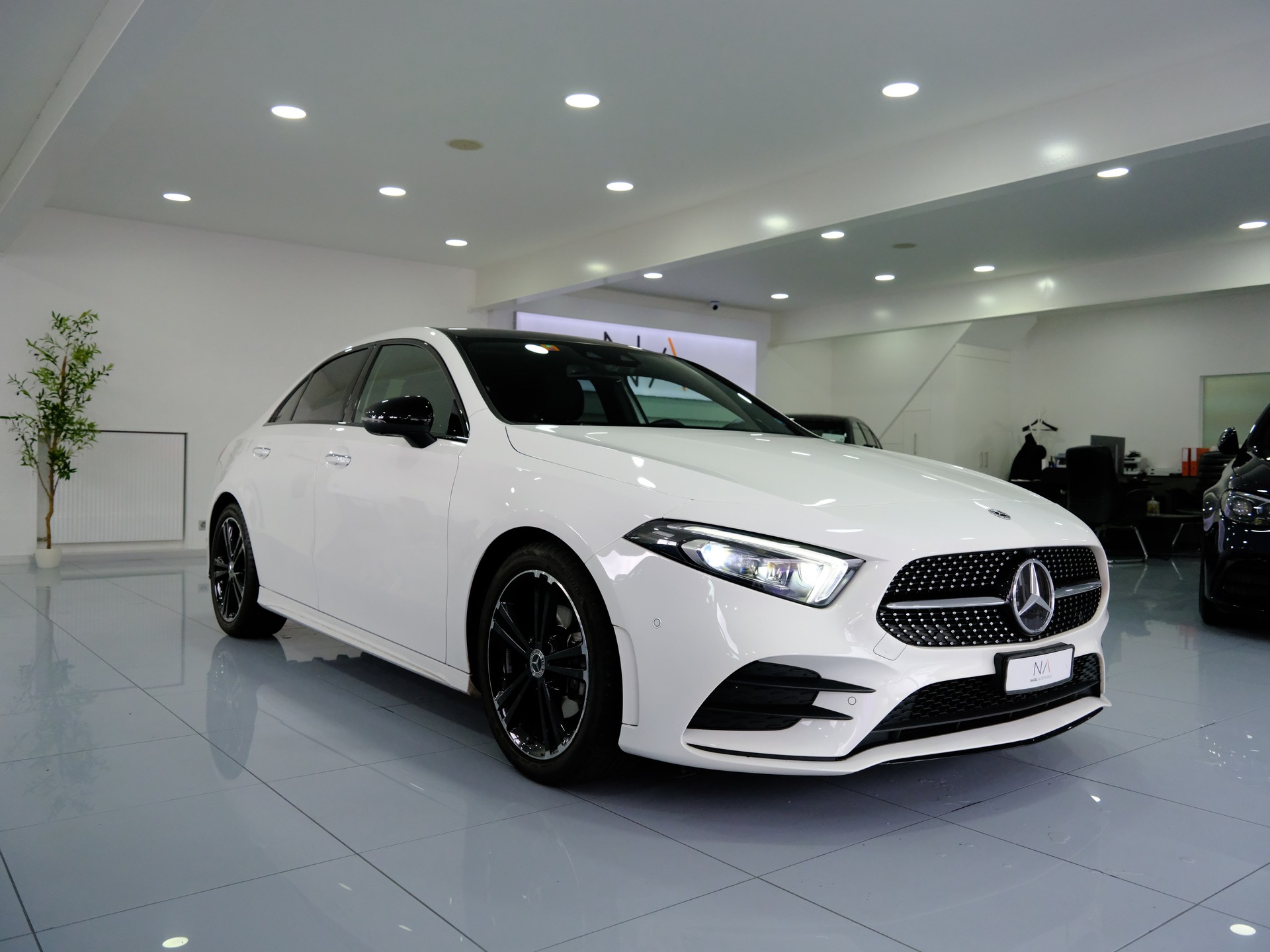 MERCEDES-BENZ A 200 AMG Line 7G-DCT-image-1
