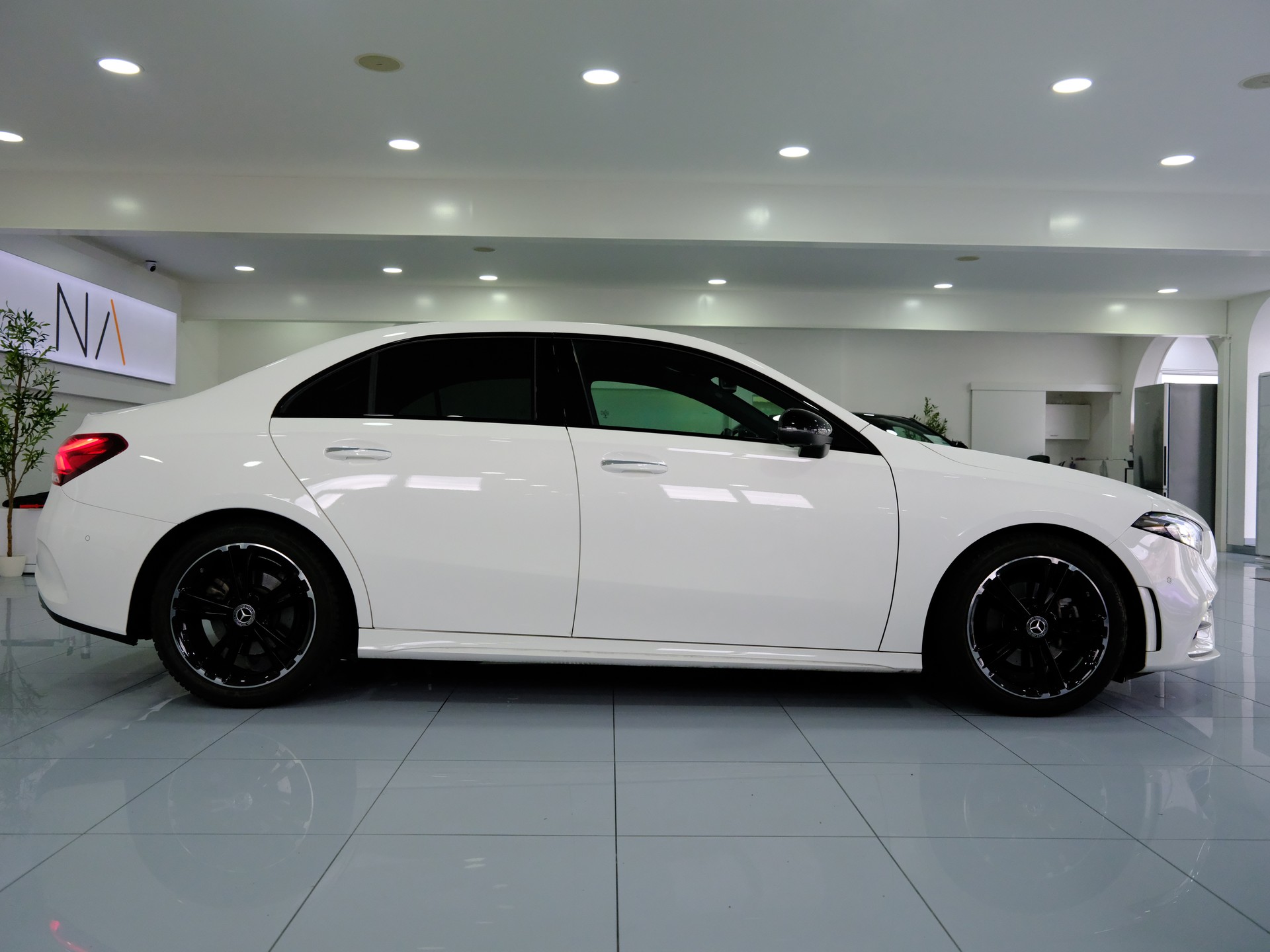 MERCEDES-BENZ A 200 AMG Line 7G-DCT-image-7