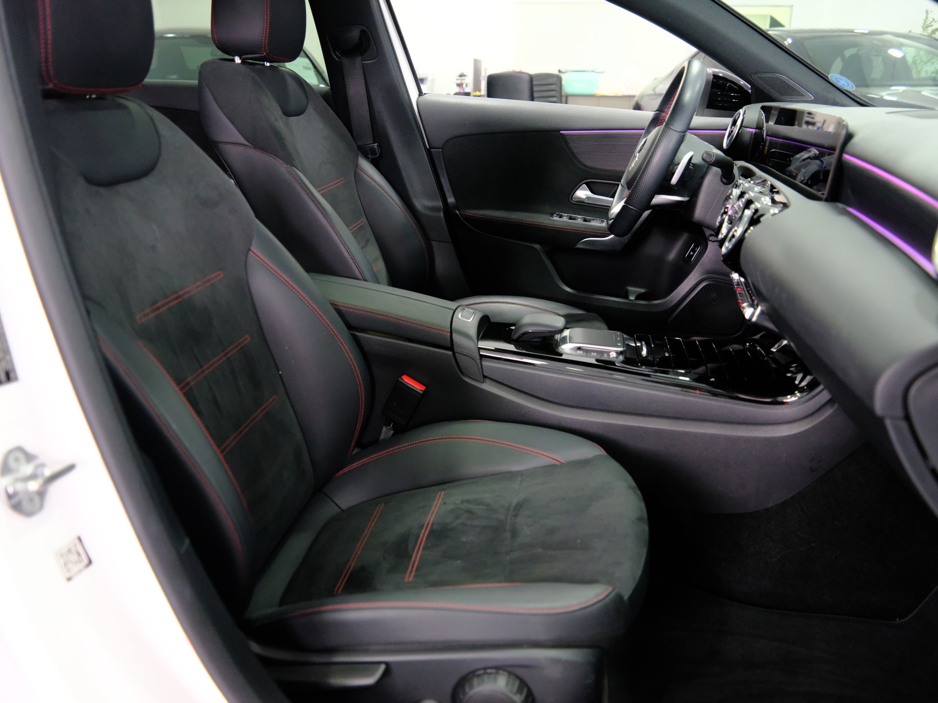 MERCEDES-BENZ A 200 AMG Line 7G-DCT-image-15