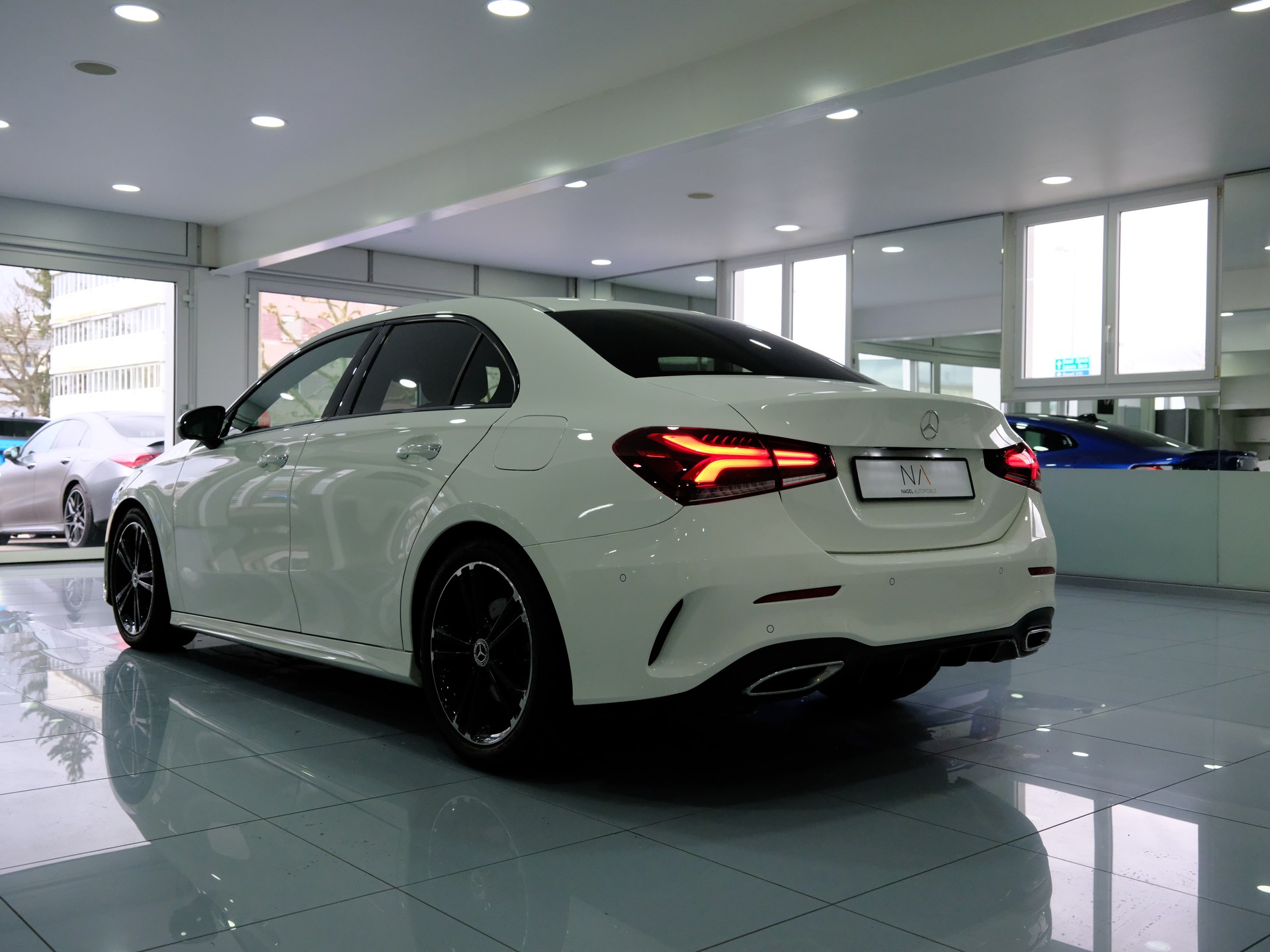 MERCEDES-BENZ A 200 AMG Line 7G-DCT-image-4