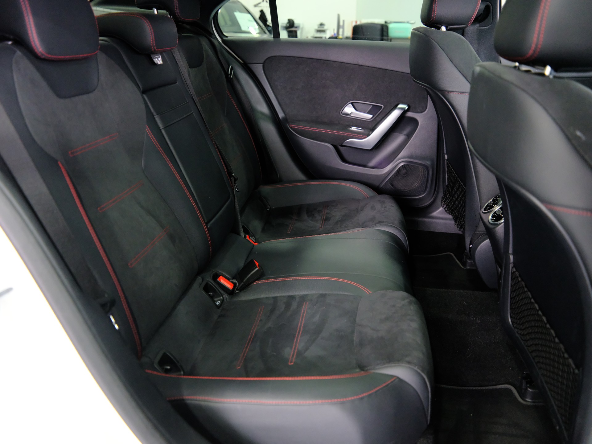 MERCEDES-BENZ A 200 AMG Line 7G-DCT-image-16