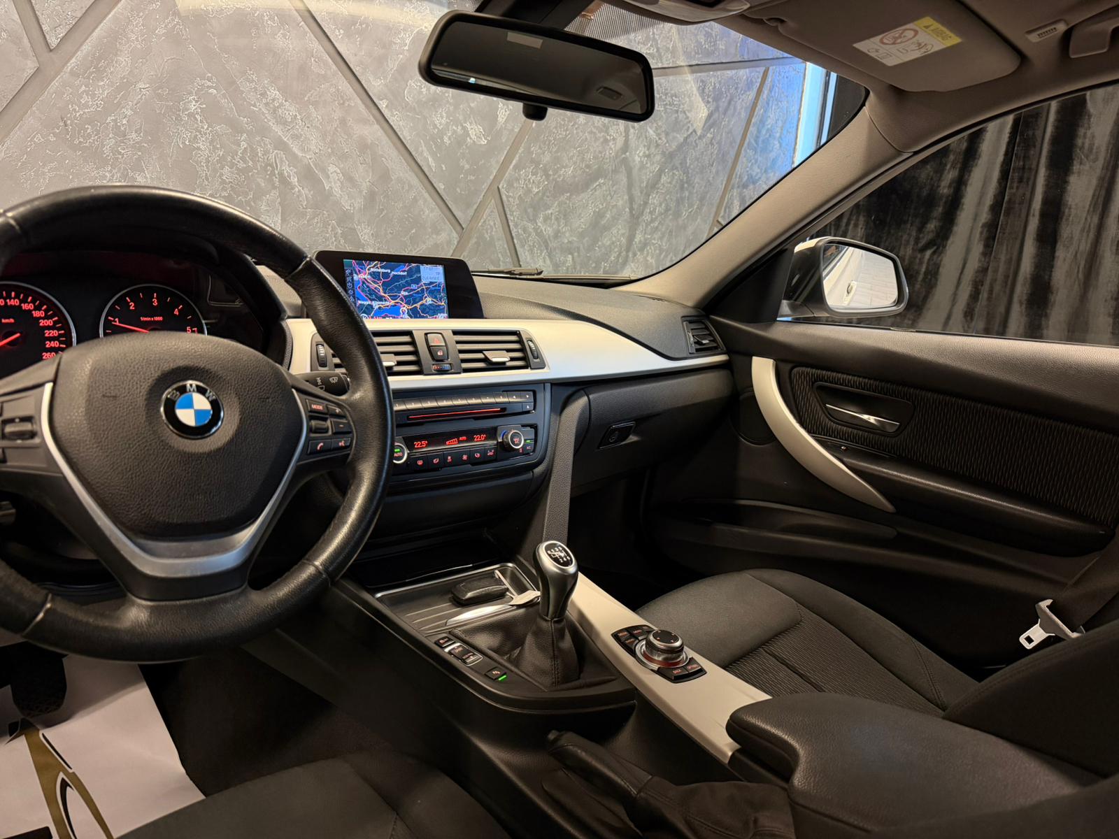 BMW 316d Touring Business-image-9