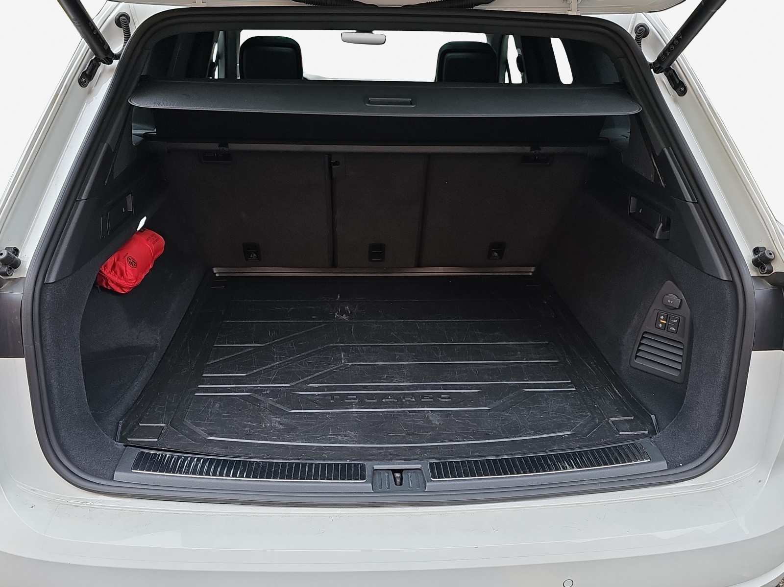 VW Touareg 3.0 TSI R-Line Tiptronic-image-12
