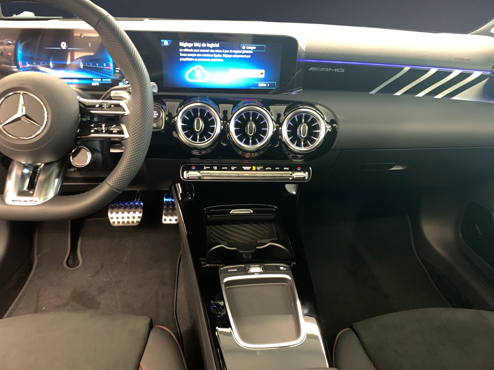 MERCEDES-BENZ A35 AMG 4MATIC-image-8