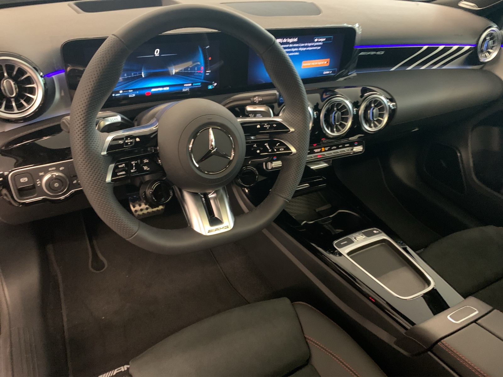 MERCEDES-BENZ A35 AMG 4MATIC-image-7