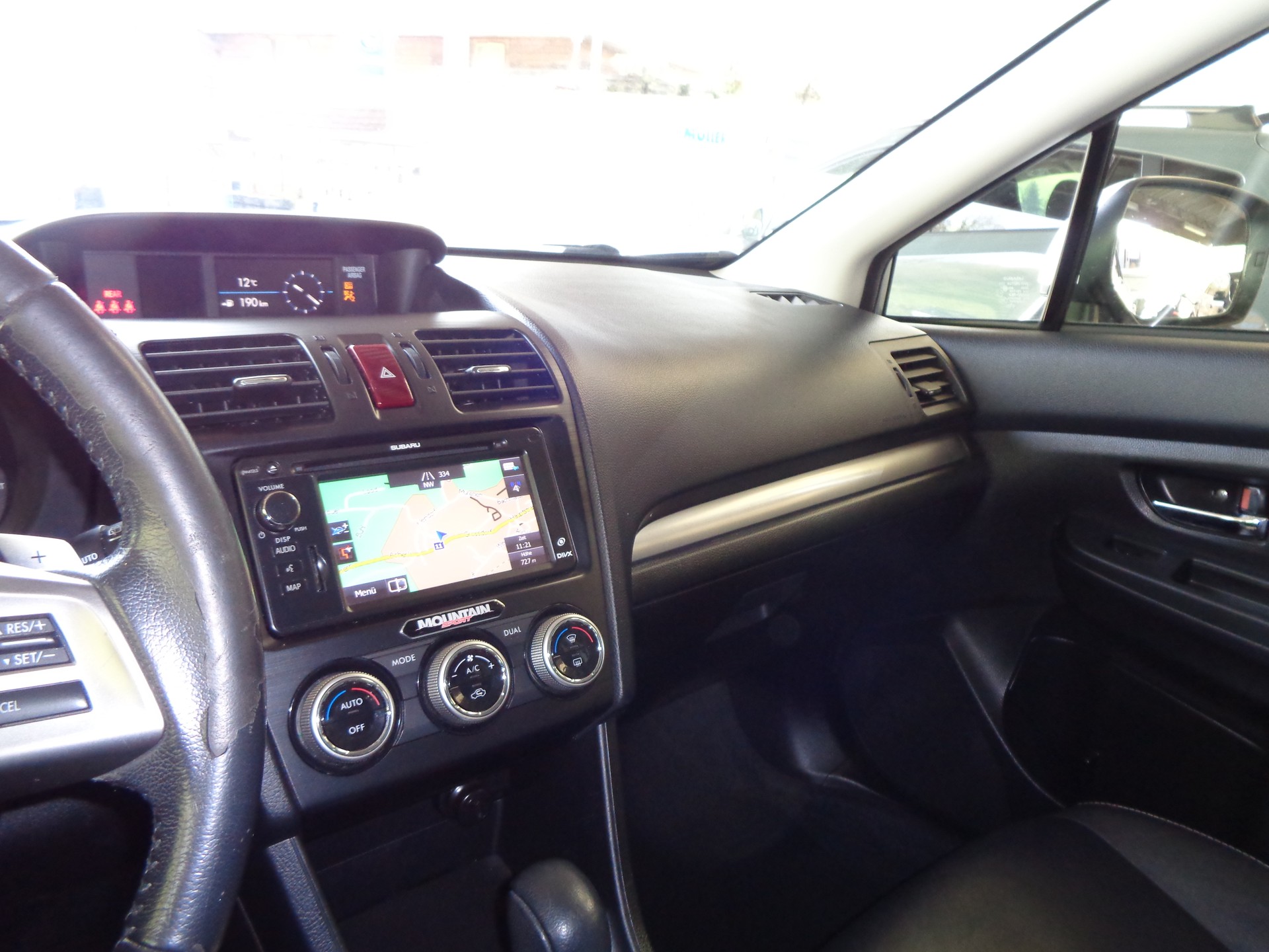SUBARU XV 2.0 Swiss Three AWD CVT-image-12