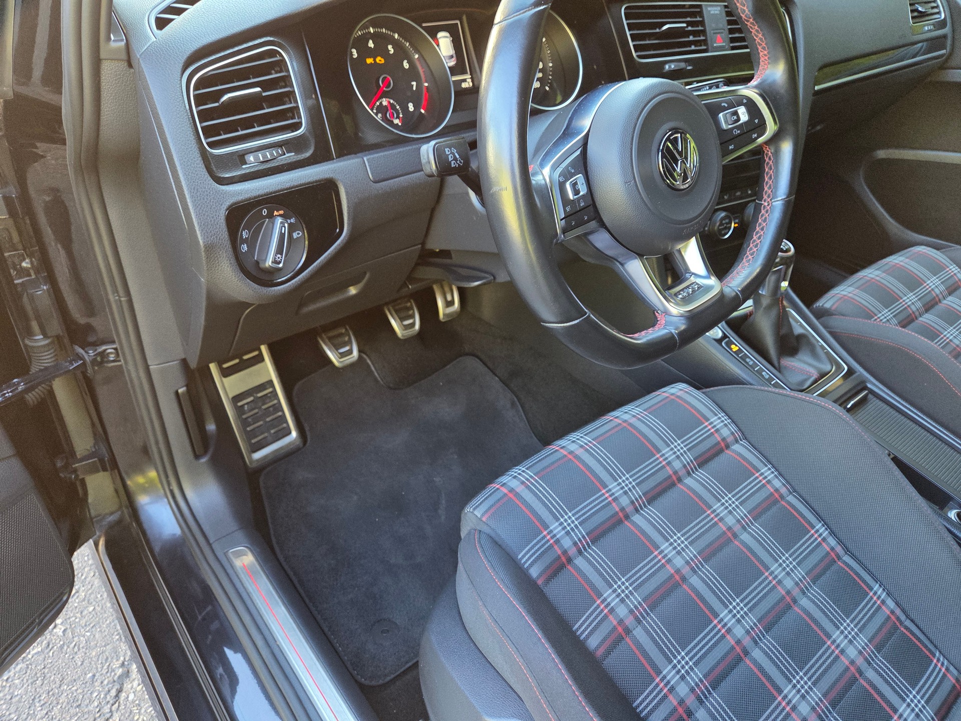 VW Golf 2.0 TSI GTI Performance-image-10