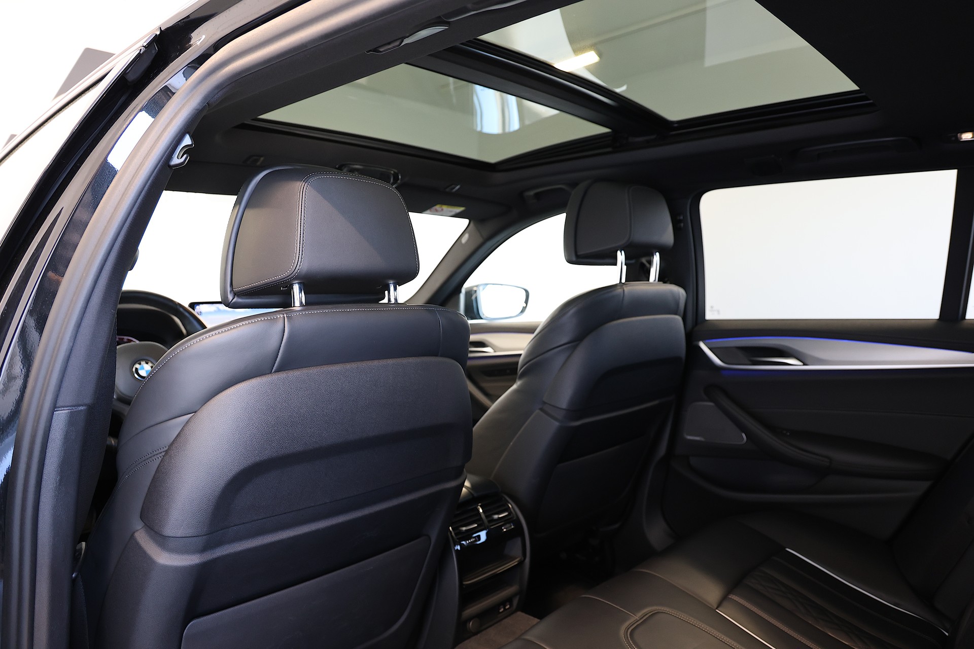 BMW 540d xDrive 48V Touring M Sport Steptronic-image-15