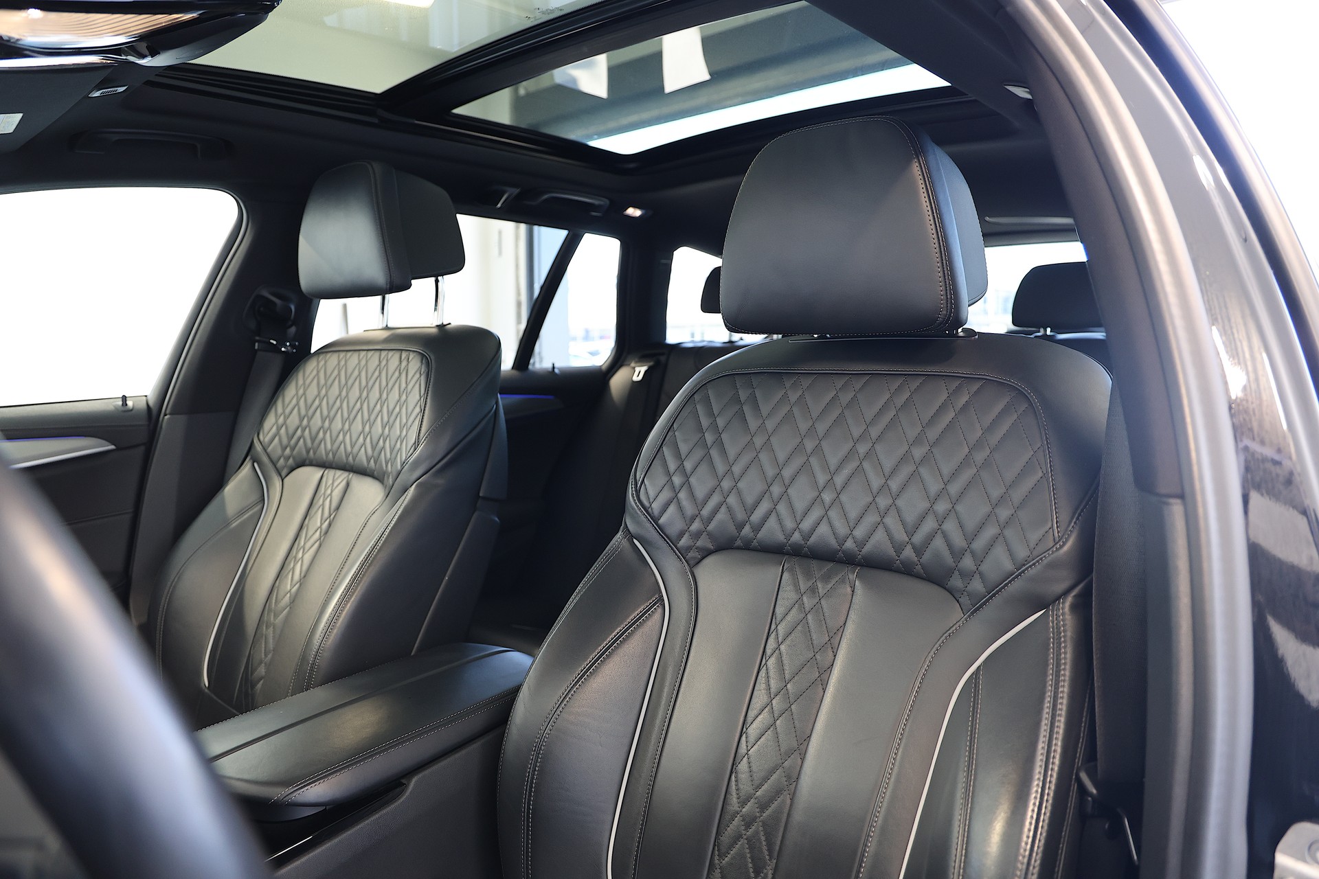 BMW 540d xDrive 48V Touring M Sport Steptronic-image-6